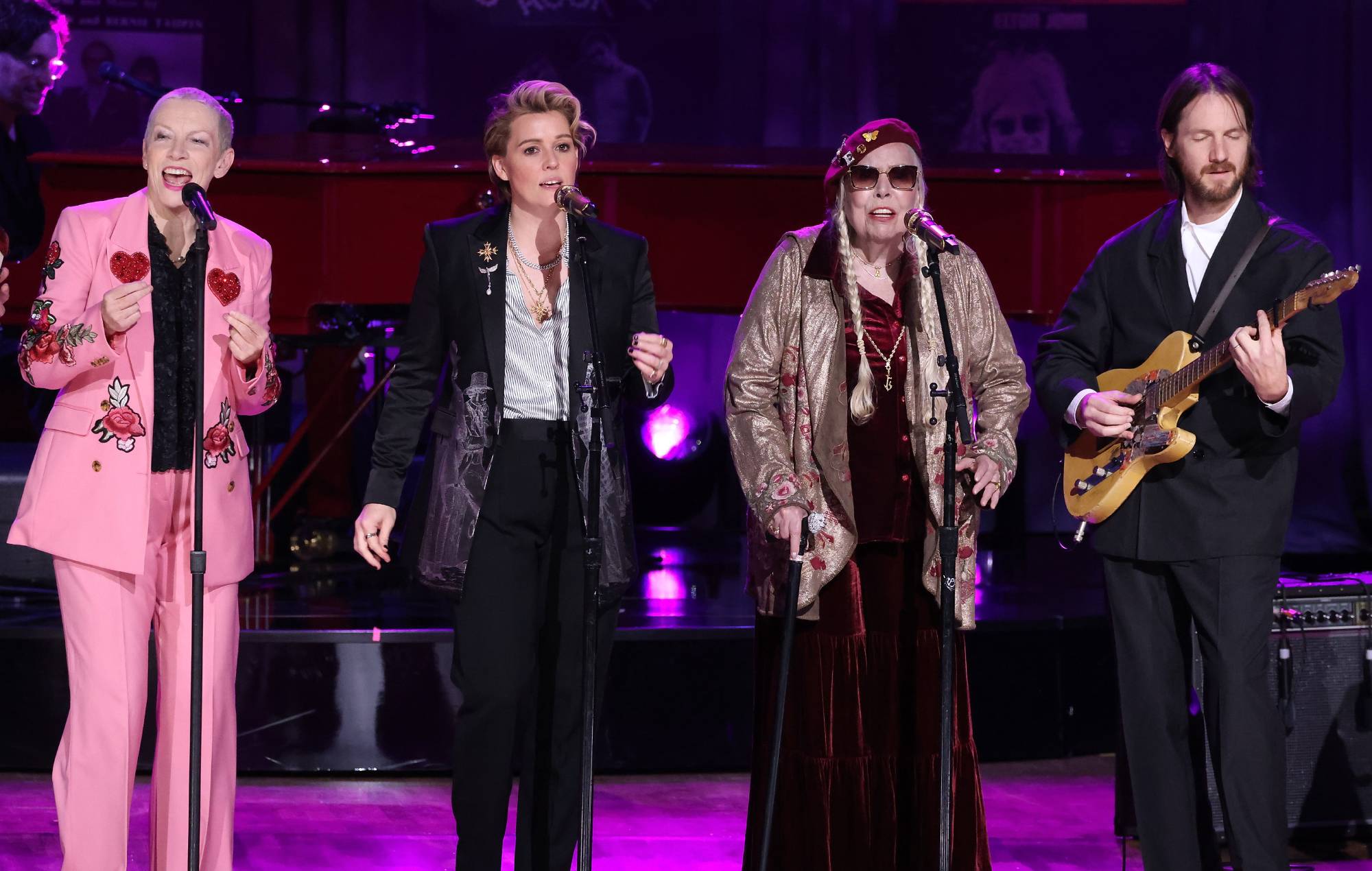 Regardez Joni Mitchell reprendre "I'm Still Standing" d'Elton John lors de l'émission hommage au Gershwin Prize