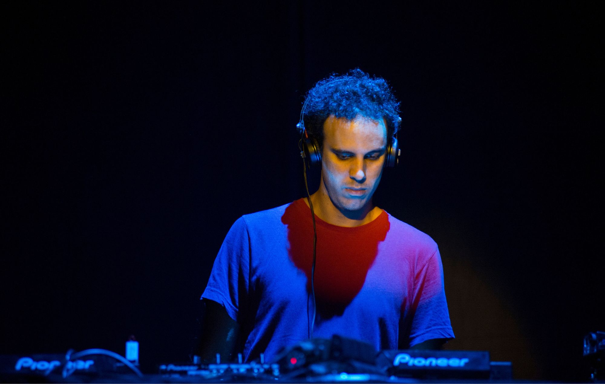 Four Tet annonce un spectacle intimiste surprise à Londres ce soir