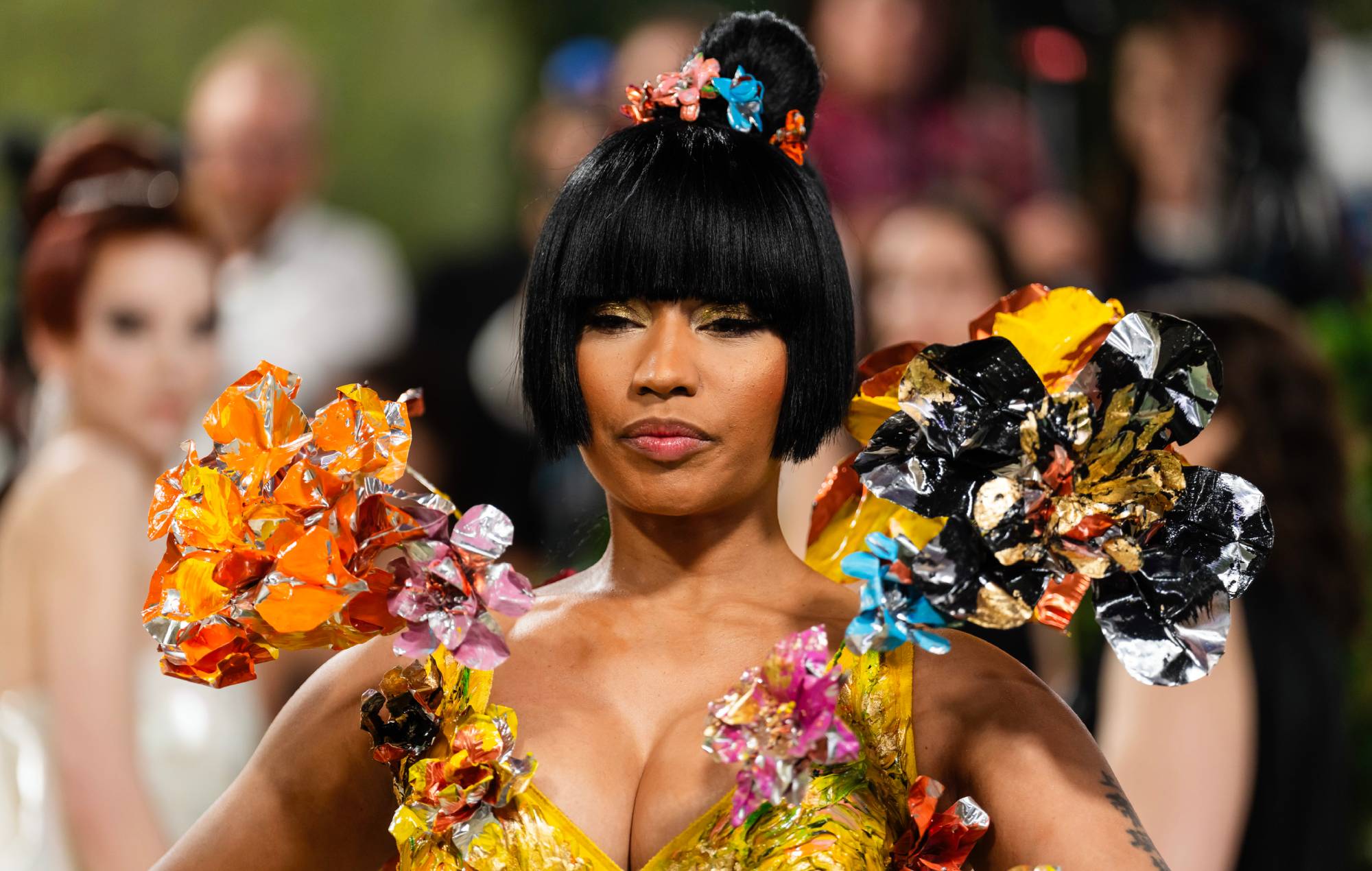 Nicki Minaj retransmet en direct sa propre arrestation à Amsterdam pour "port de drogue"