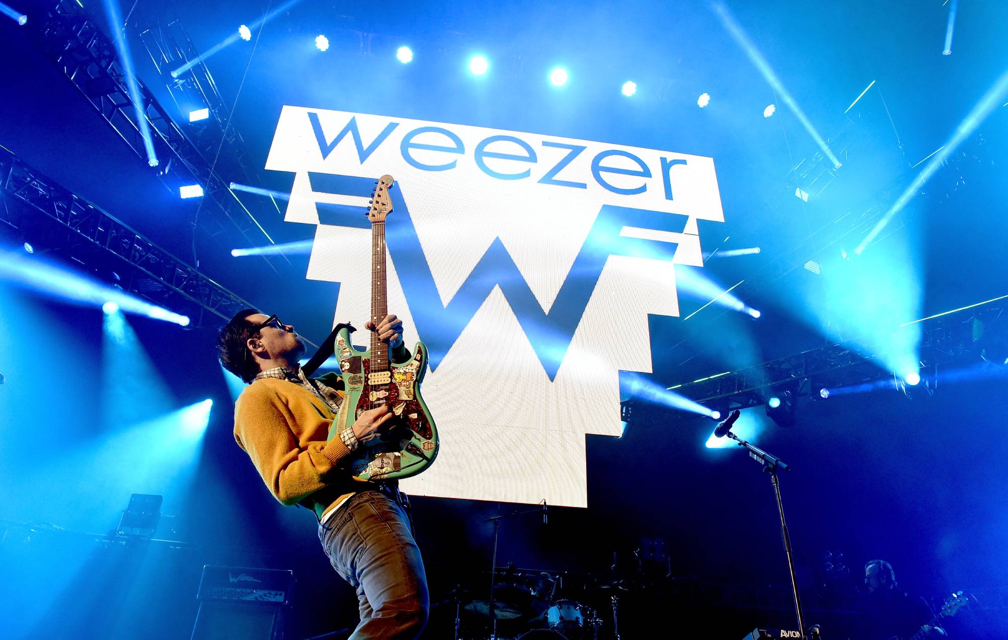 Weezer revient sur le 30e anniversaire de "The Blue Album" et partage des démos maison originales
