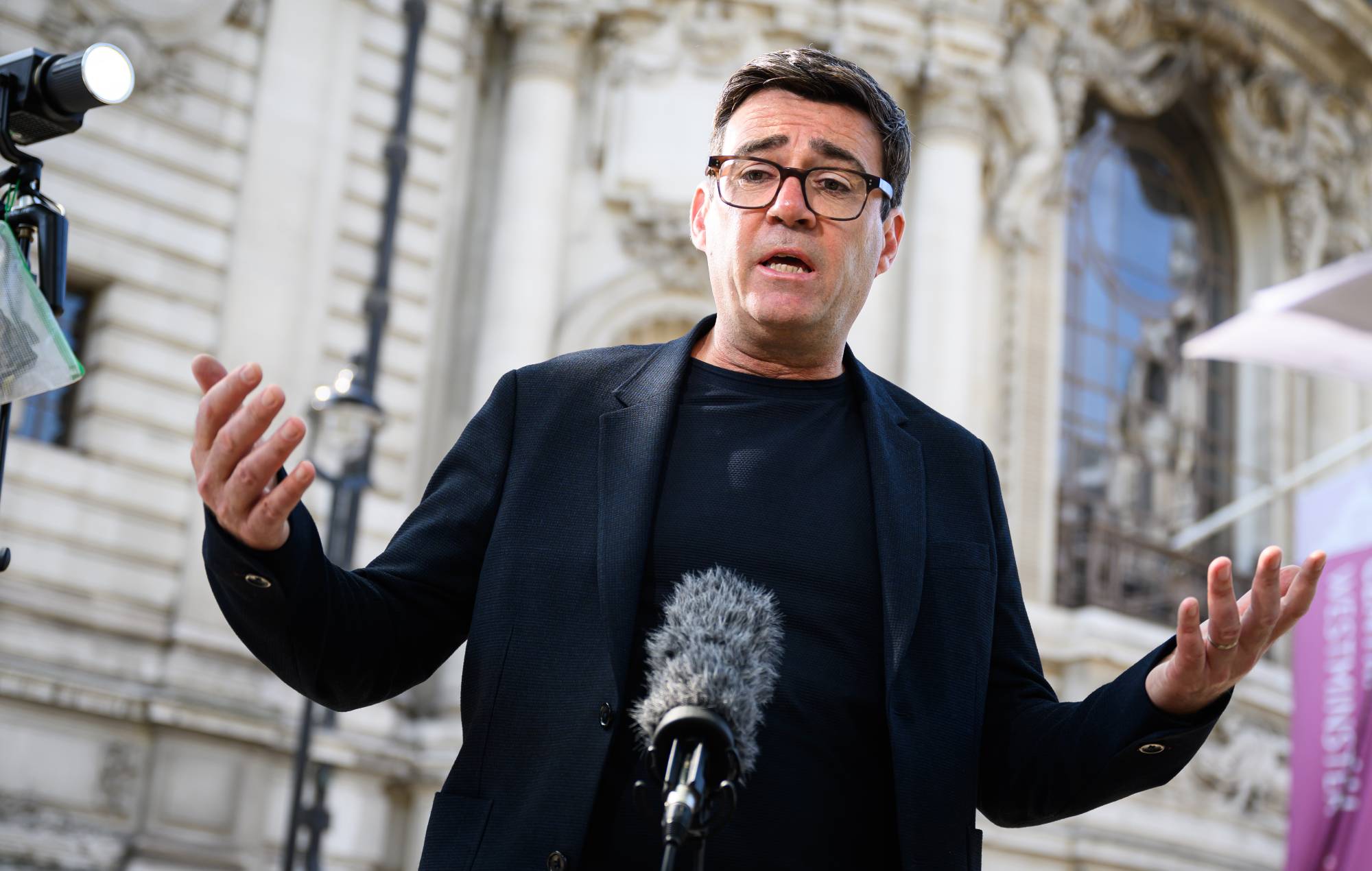 Le maire de Manchester, Andy Burnham, partage son soutien à la taxe de 1 £ sur les billets d'arène pour sauver les sites de base