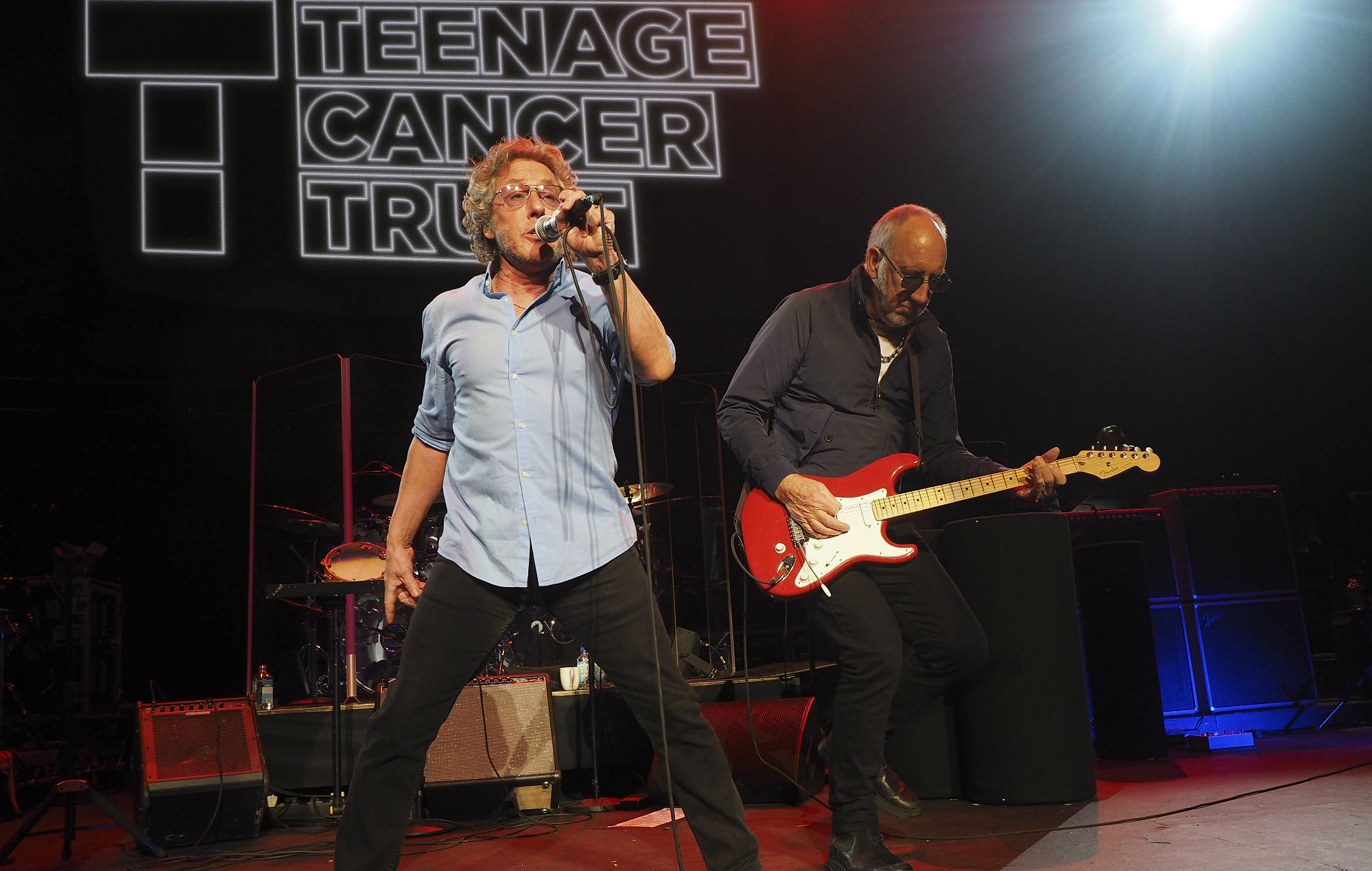 Roger Daltrey et Pete Townshend des Who se produisent lors des concerts du 15e anniversaire du Teenage Cancer Trust au Royal Albert Hall le 26 mars 2015 à Londres, en Angleterre. (Photo de Mick Hutson/Getty Images)
