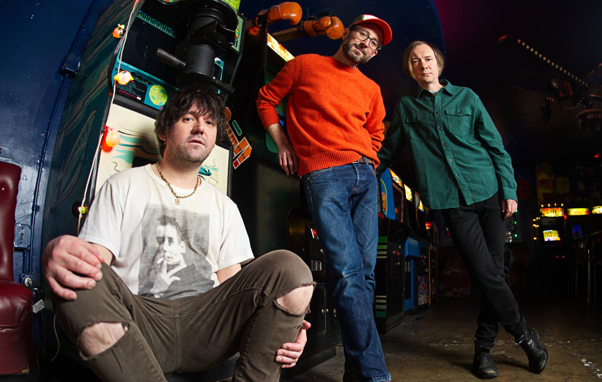 Bright Eyes annonce un nouvel album « Five Dice, All Threes » avec le single « Bells & Whistles » et une tournée au Royaume-Uni et en Europe