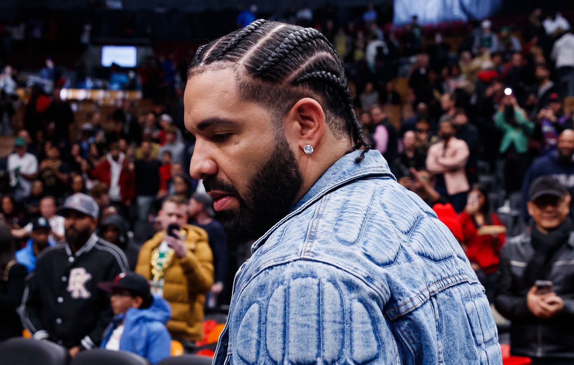 Drake est poursuivi par les membres de la marque des années 80 uniquement pour avoir utilisé l'expression Drake est poursuivi par les membres de la marque des années 80 uniquement pour avoir utilisé l'expression
