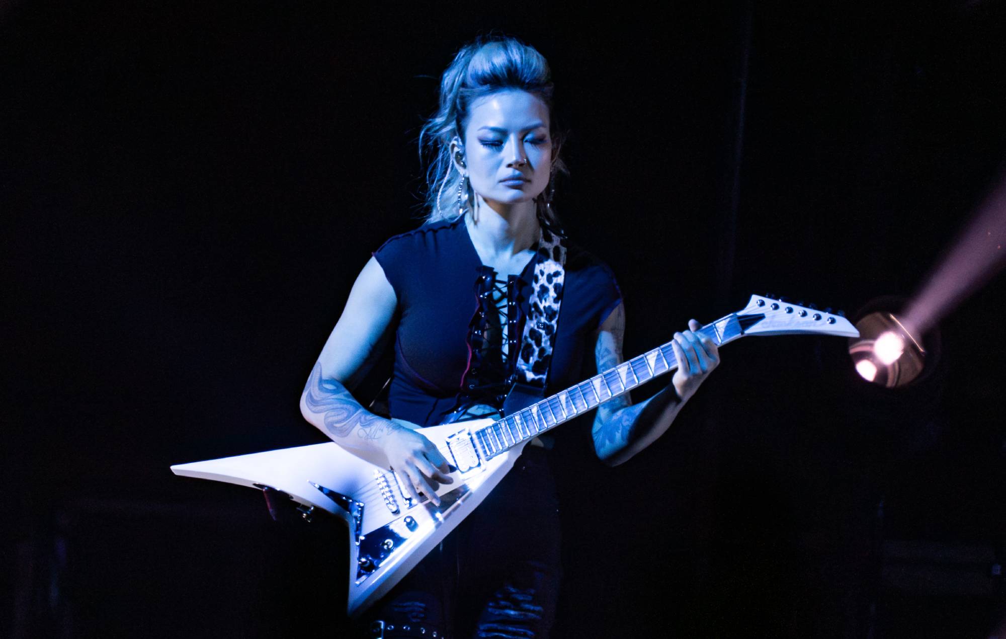 Kiki Wong, nouveau guitariste des Smashing Pumpkins, s'exprime après les premiers concerts avec le groupe