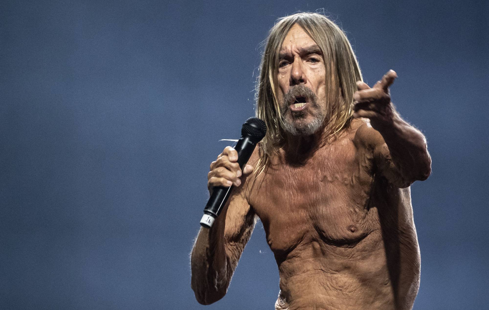 Regardez Iggy Pop interpréter des chansons des Stooges pour la première fois en 11 ans avec Nick Zinner de Yeah Yeah Yeahs, Matt Sweeney et plus