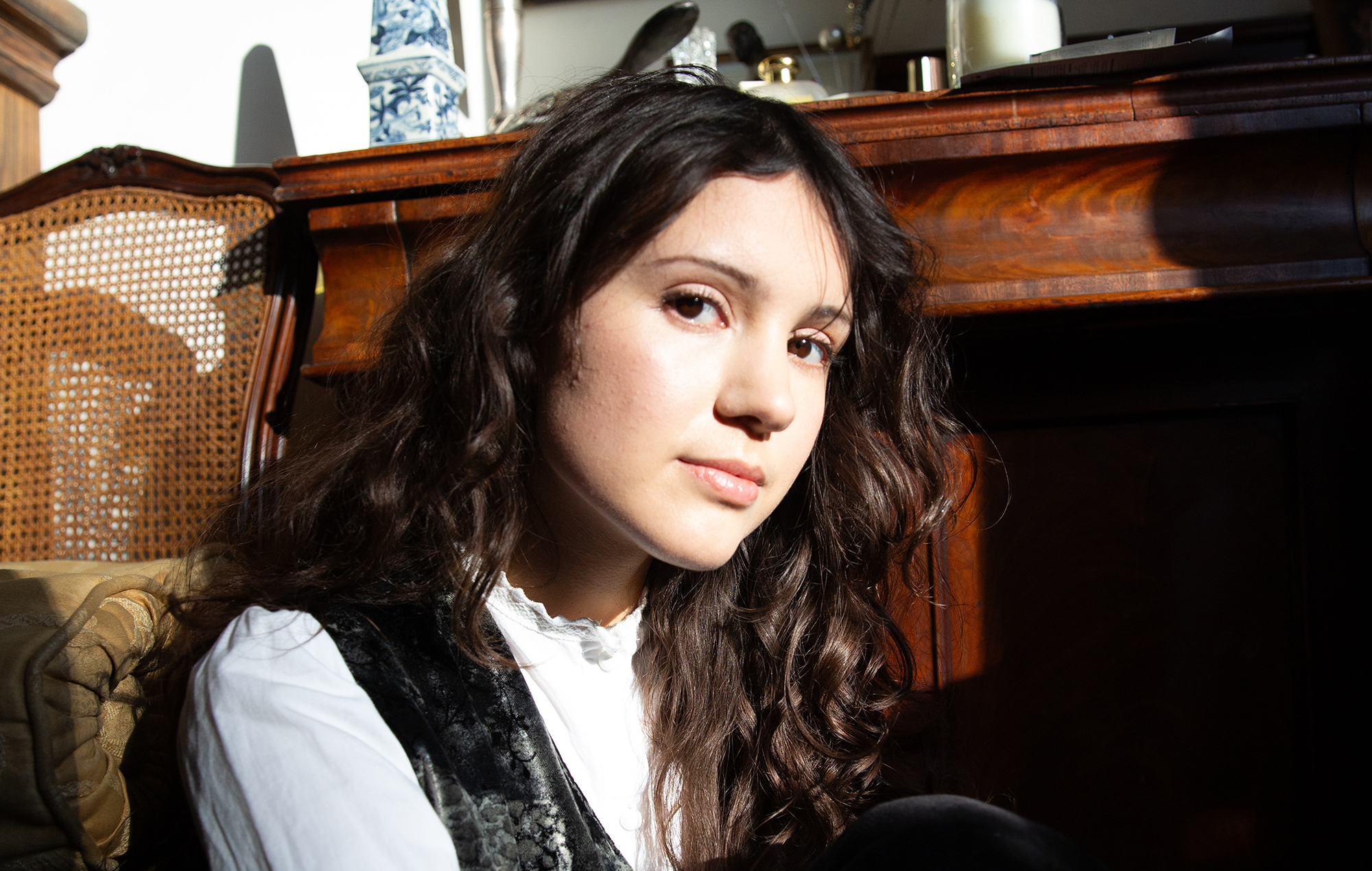 L'auteure-compositrice-interprète Liana Flores fait des débuts sublimes