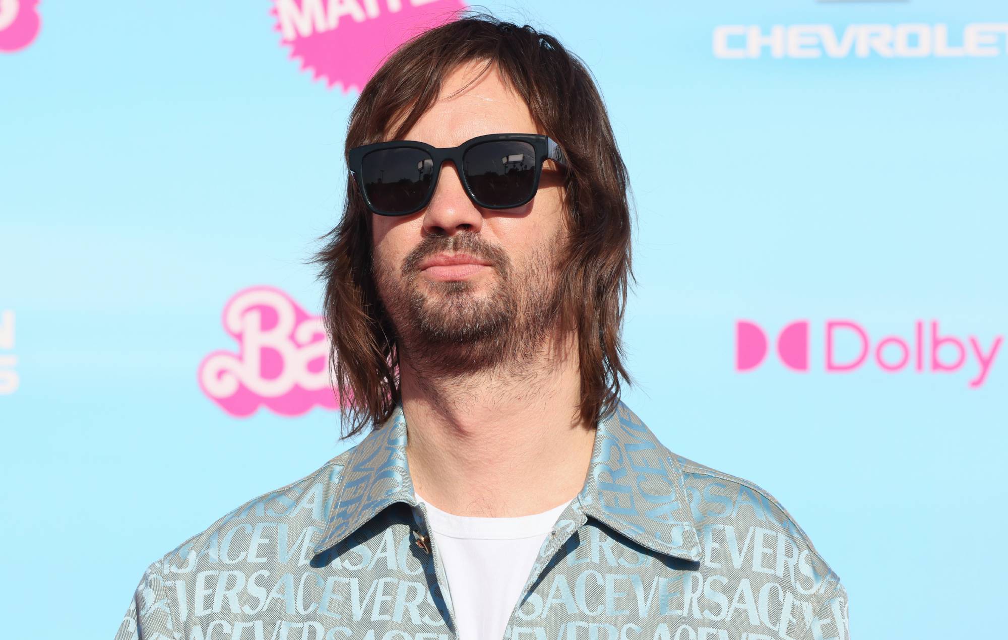 Tame Impala lance une nouvelle collection de mode « psychédélique » avec la marque APC