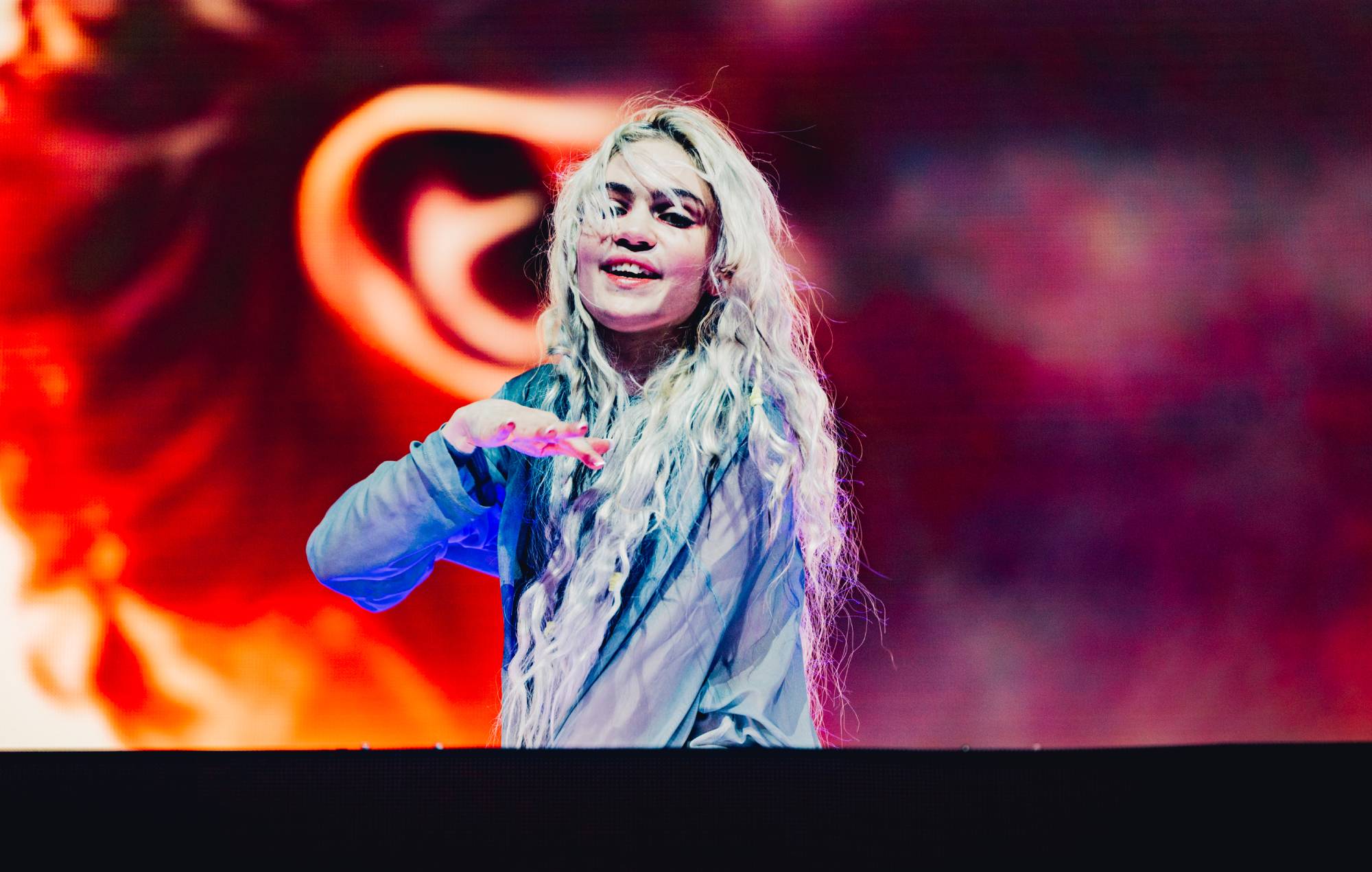 Grimes partage l'appel de sa mère à Elon Musk pour qu'il laisse ses enfants voir leur arrière-grand-mère