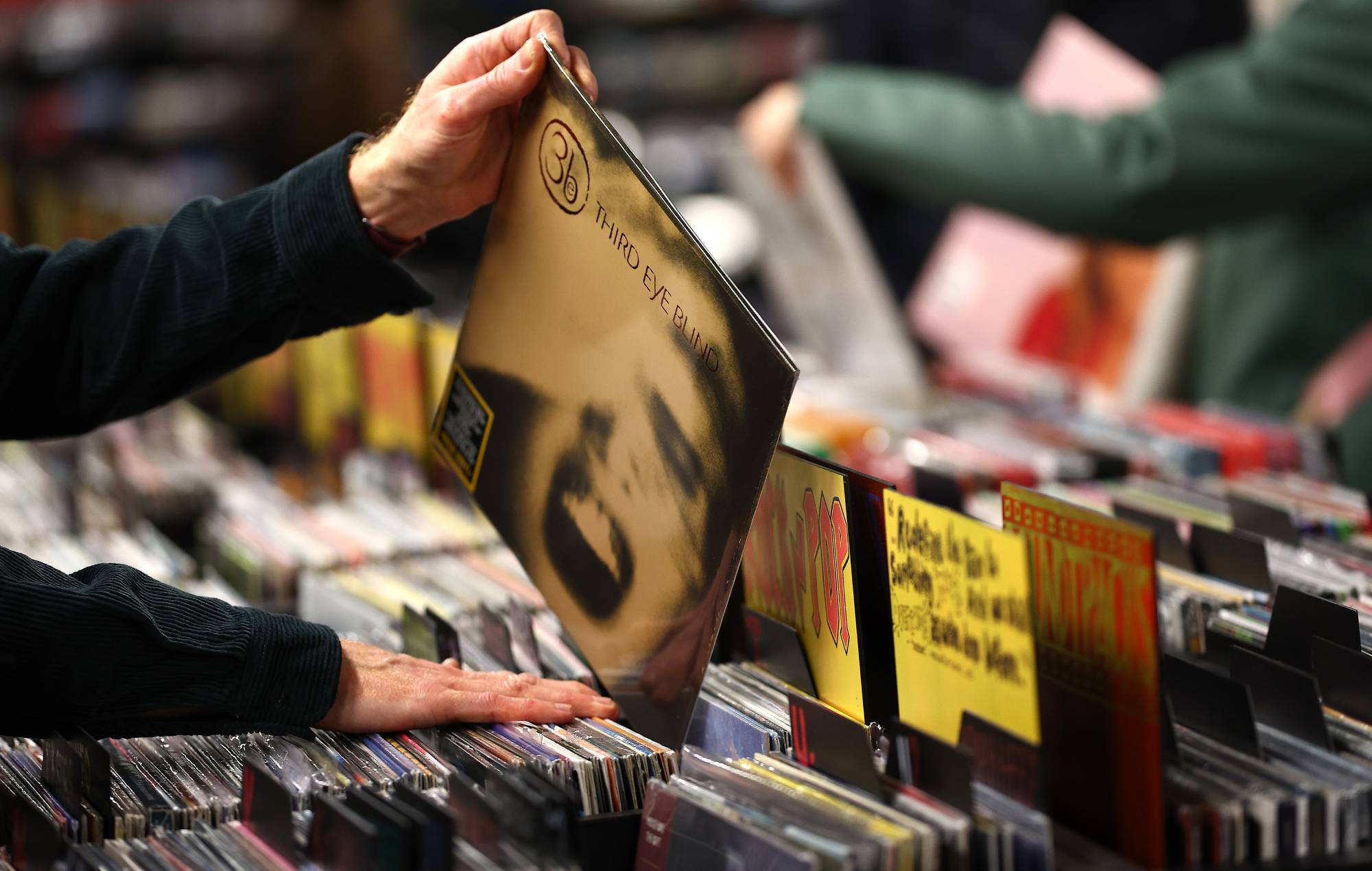 Les ventes de musique physique devraient connaître leur première hausse depuis 20 ans