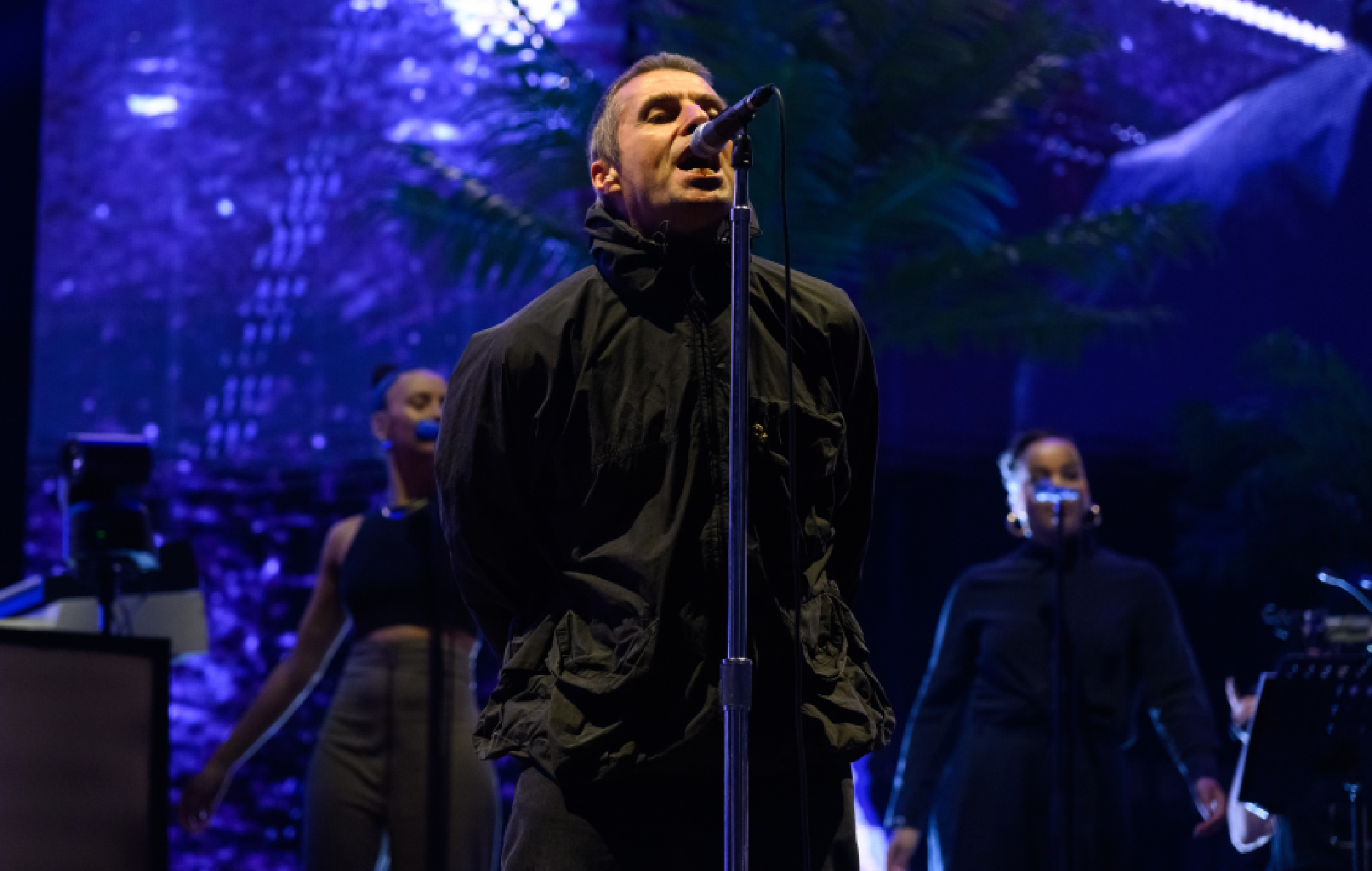 Liam Gallagher lance des tirages signés inspirés de « Definitely Maybe » au profit de War Child