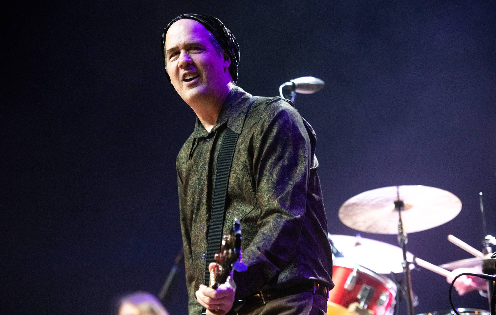 Regardez Krist Novoselic rejoindre le groupe hommage FooVana pour « Smells Like Teen Spirit » et « Lithium »