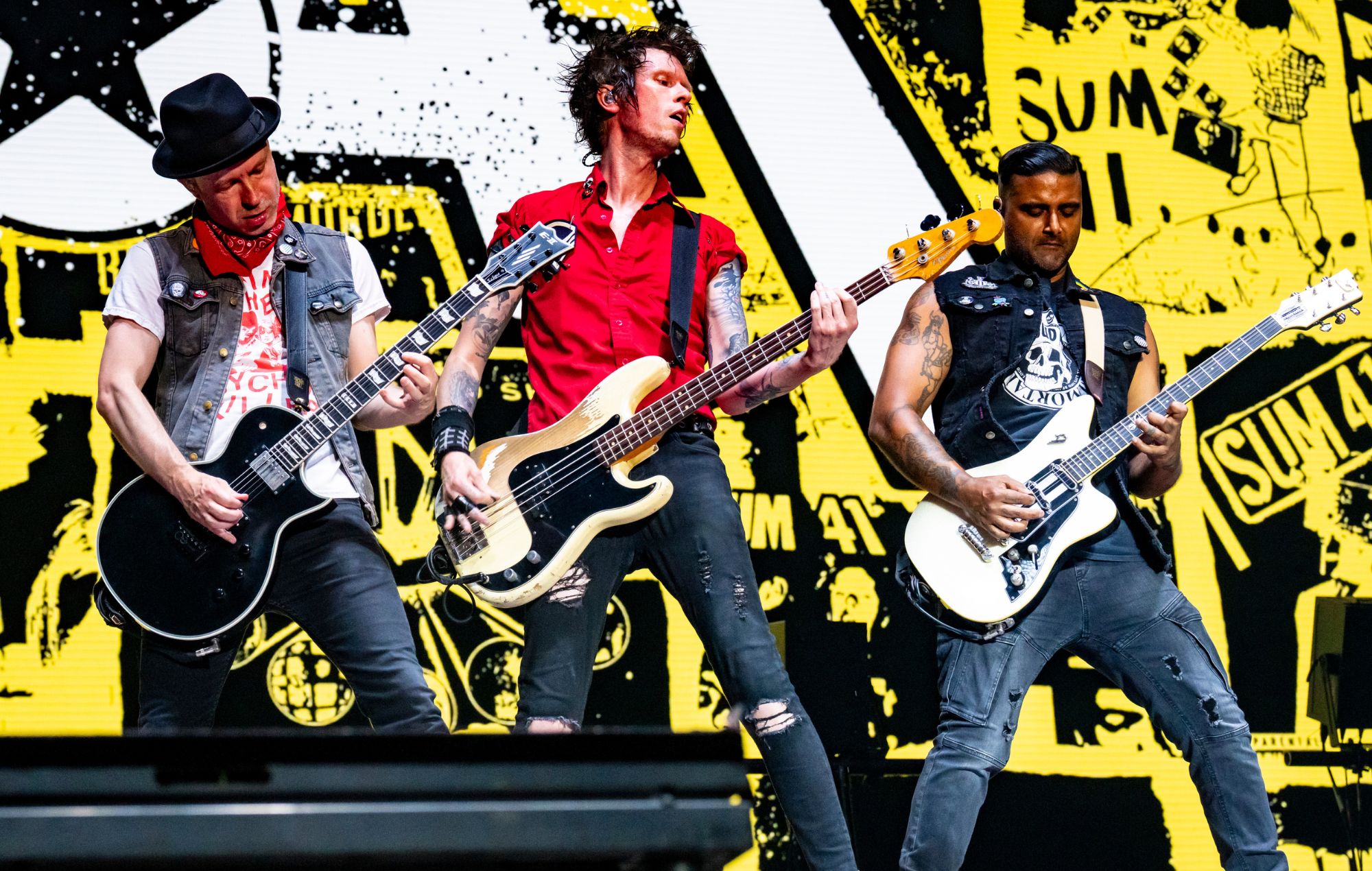 Sum 41 sur la résurgence « sauvage et surréaliste » du pop-punk