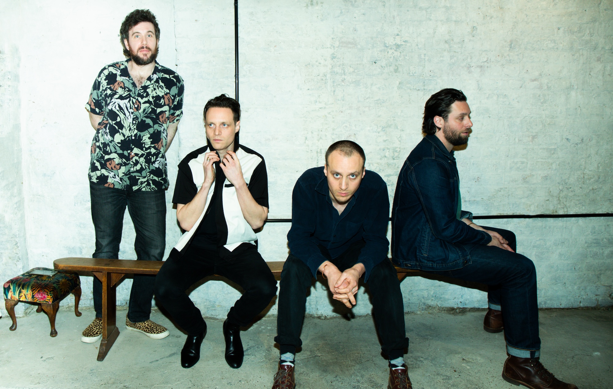 un premier album surchargé du nouveau groupe des ex-Maccabees