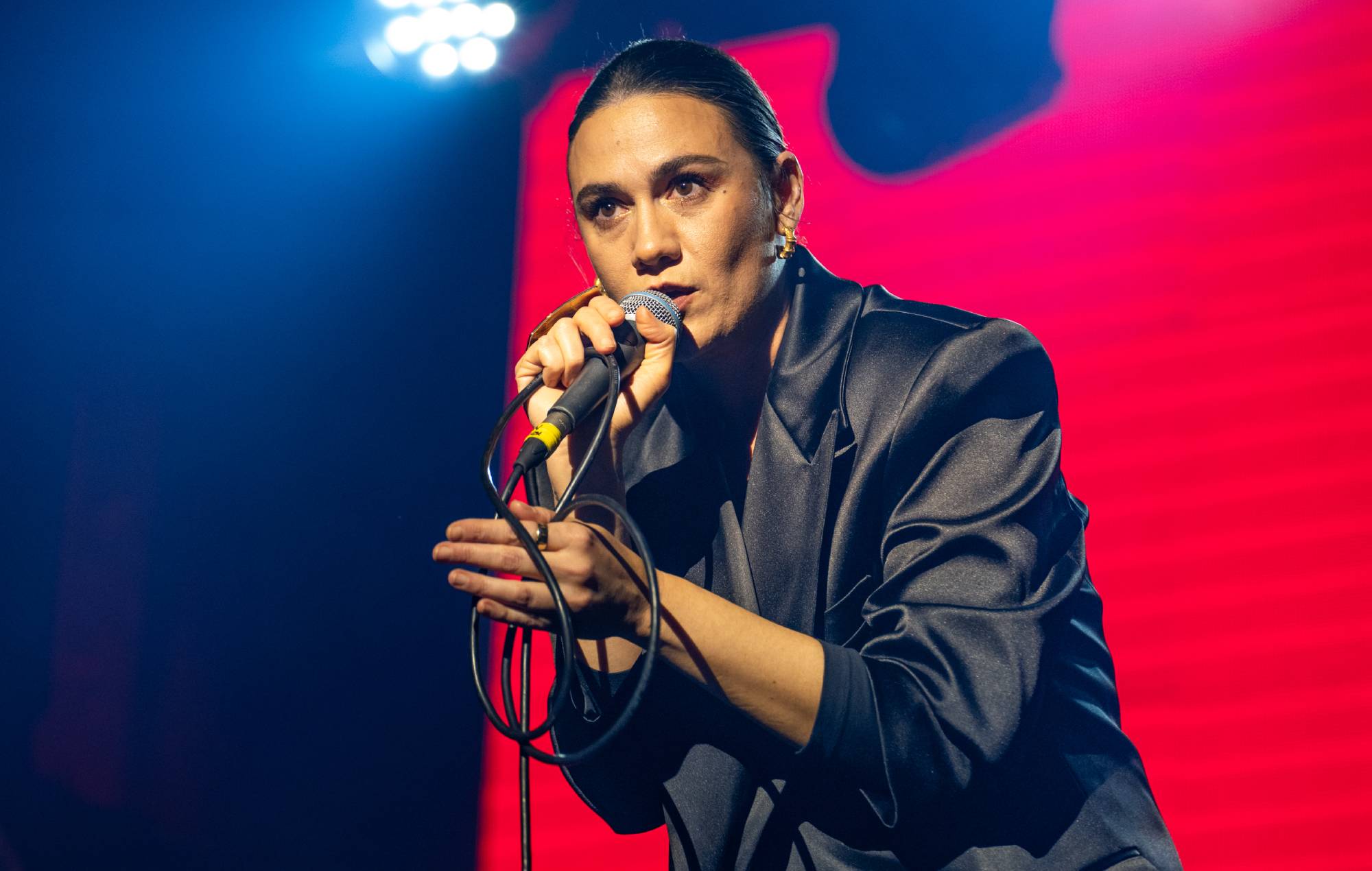 Nadine Shah décrit la violence dans les rues de sa ville natale de Sunderland comme « rance »