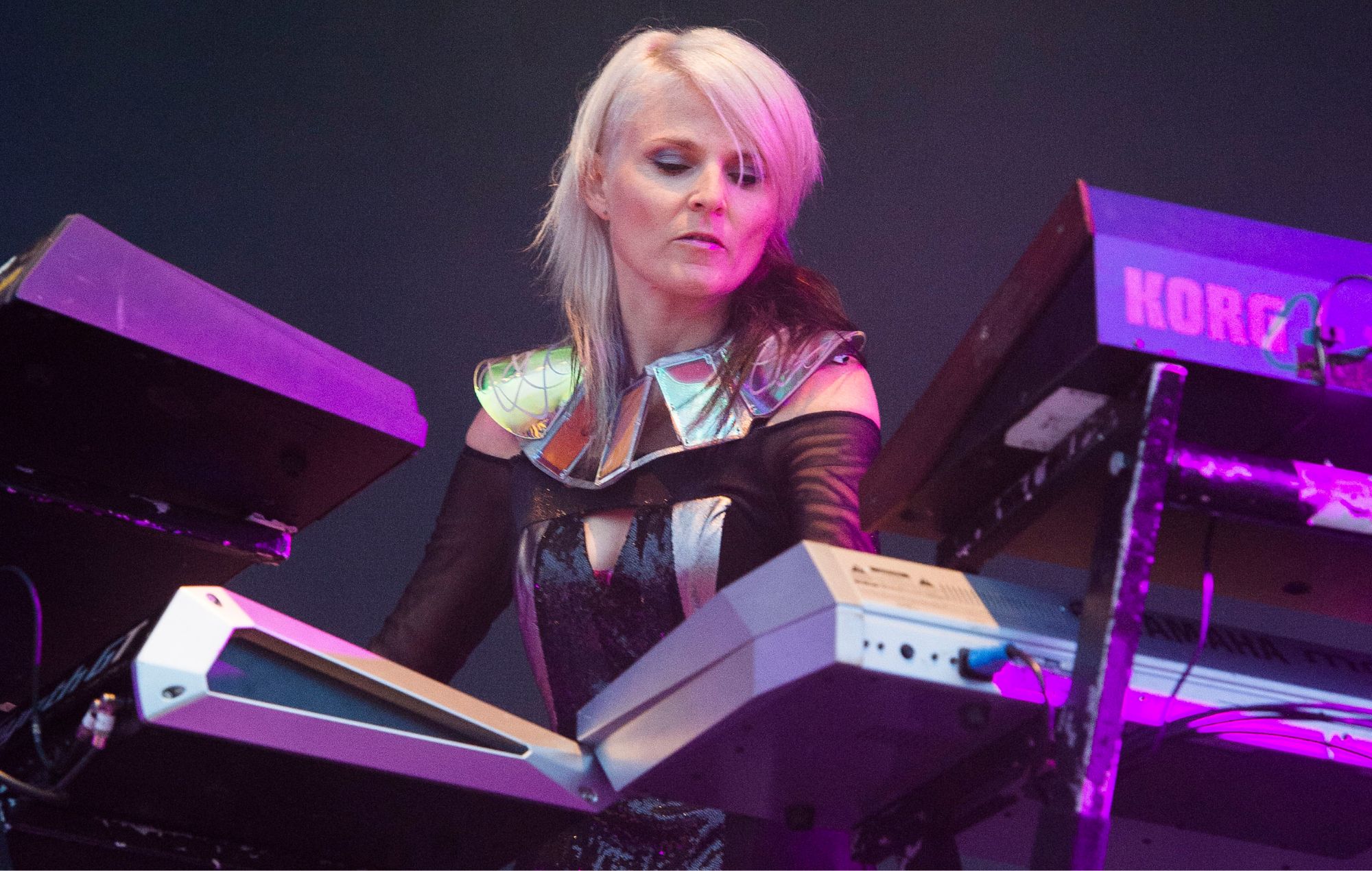 Sister Bliss de Faithless se produit sur scène à Belsonic à Titanic Slipways le 11 juin 2016 à Belfast, en Irlande du Nord.