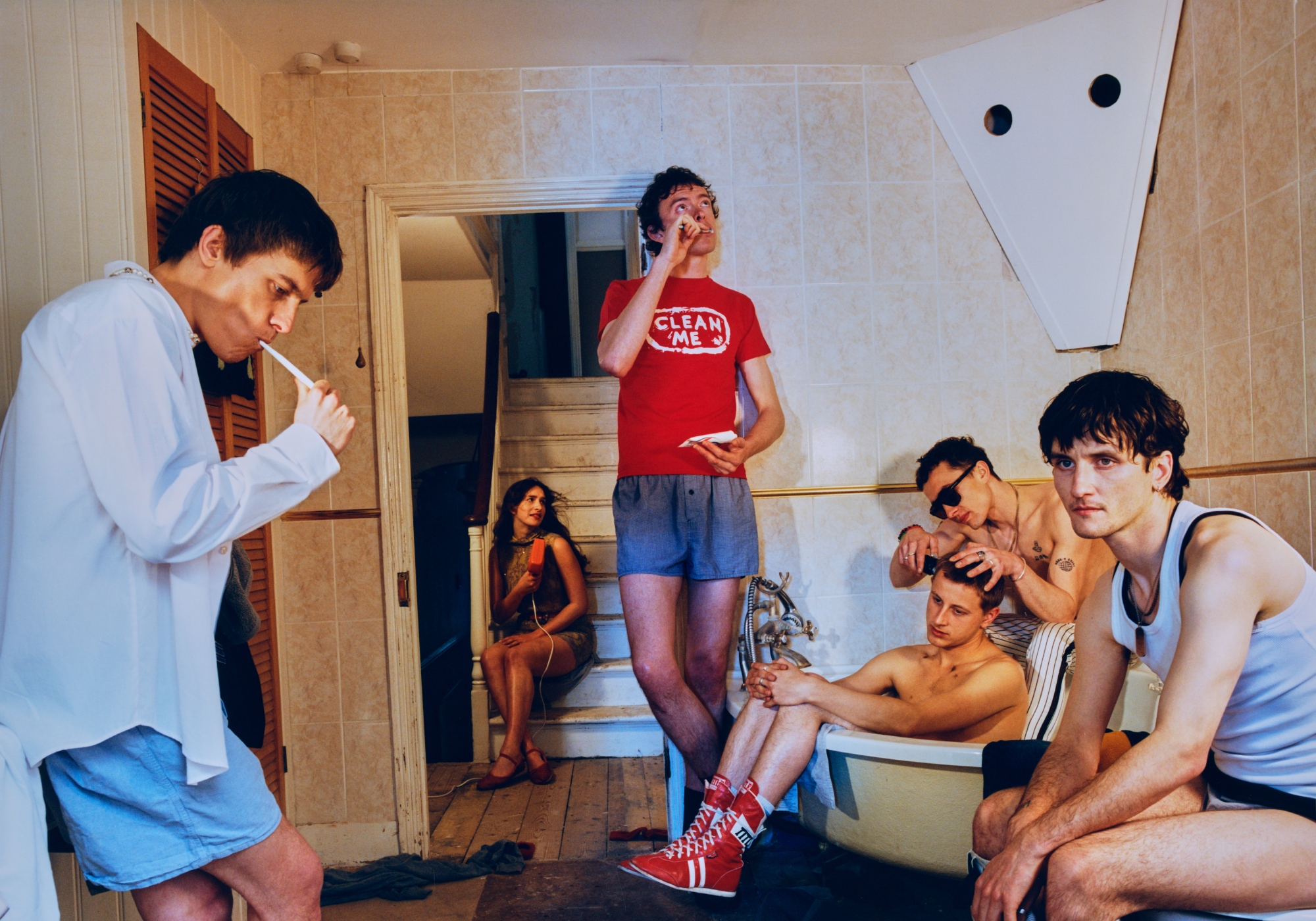 post-punk qui se complaît dans les contradictions de la vie