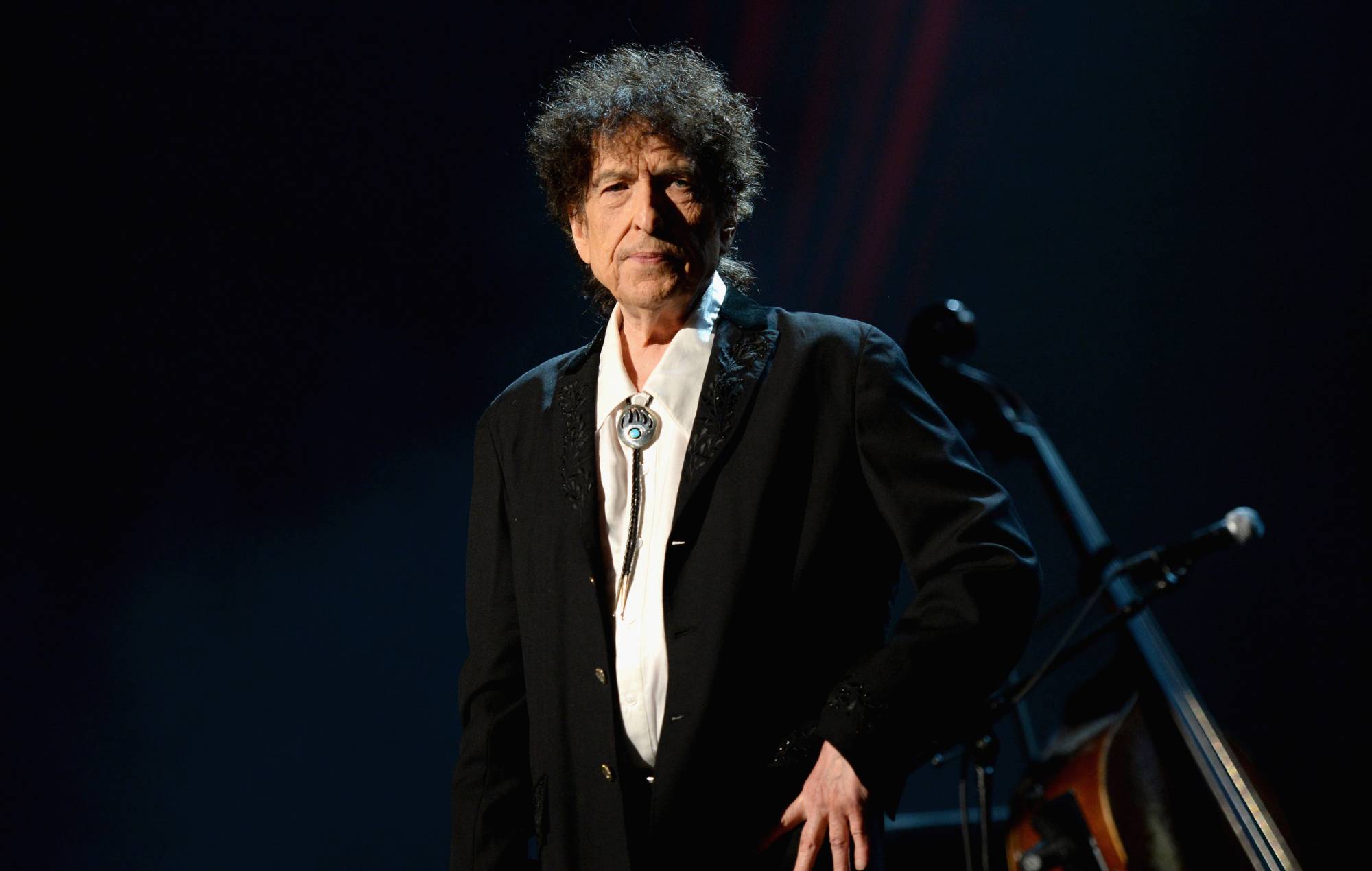 Regardez Bob Dylan interpréter « Desolation Row » avec une petite clé