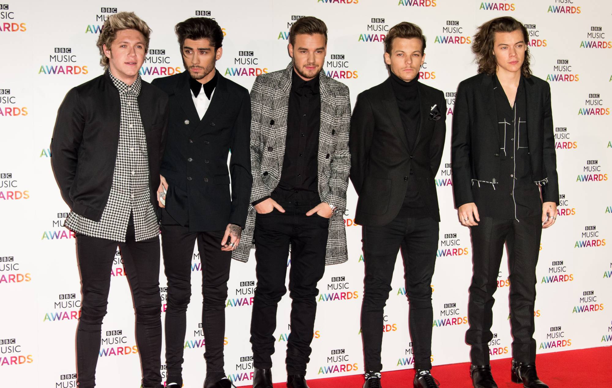 Niall Horan, Zayn Malik, Liam Payne, Louis Tomlinson et Harry Styles des One Direction assistent aux BBC Music Awards au Earl's Court Exhibition Centre le 11 décembre 2014 à Londres, en Angleterre. (Photo par Ian Gavan/Getty Images)