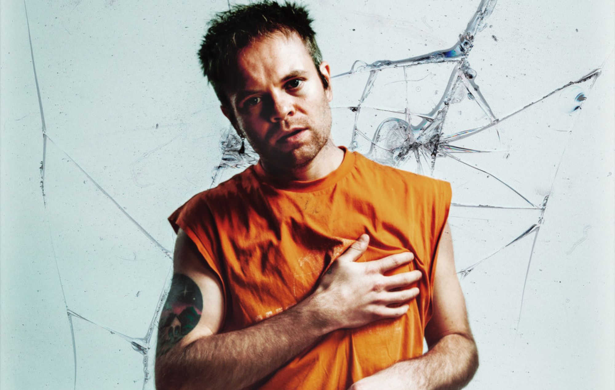 Rou Reynolds de Enter Shikari parle de son rôle dans "La Guerre des Mondes"