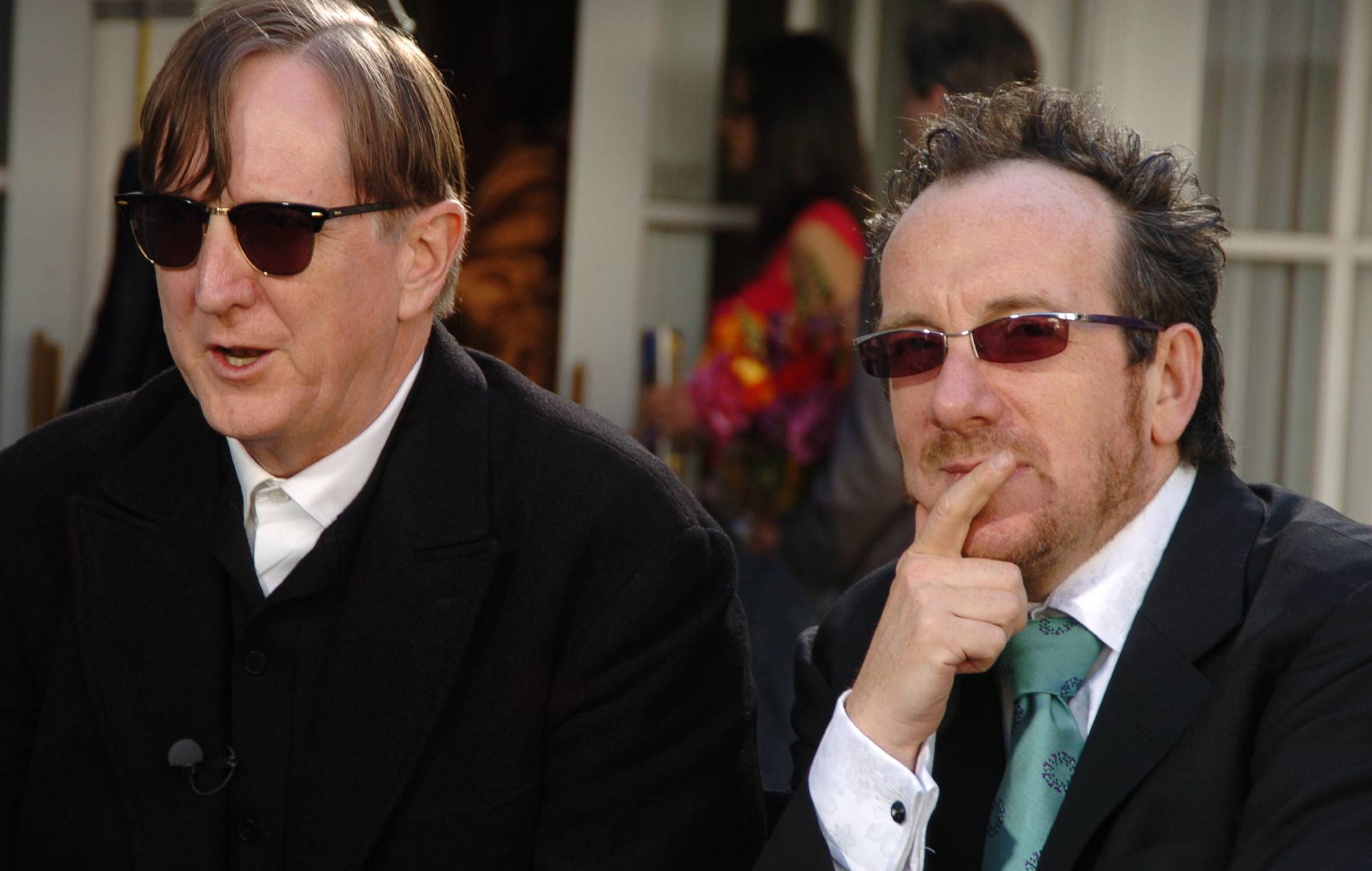Elvis Costello et T Bone se réunissent sous le nom de The Coward Brothers pour un nouvel album et un projet Audible