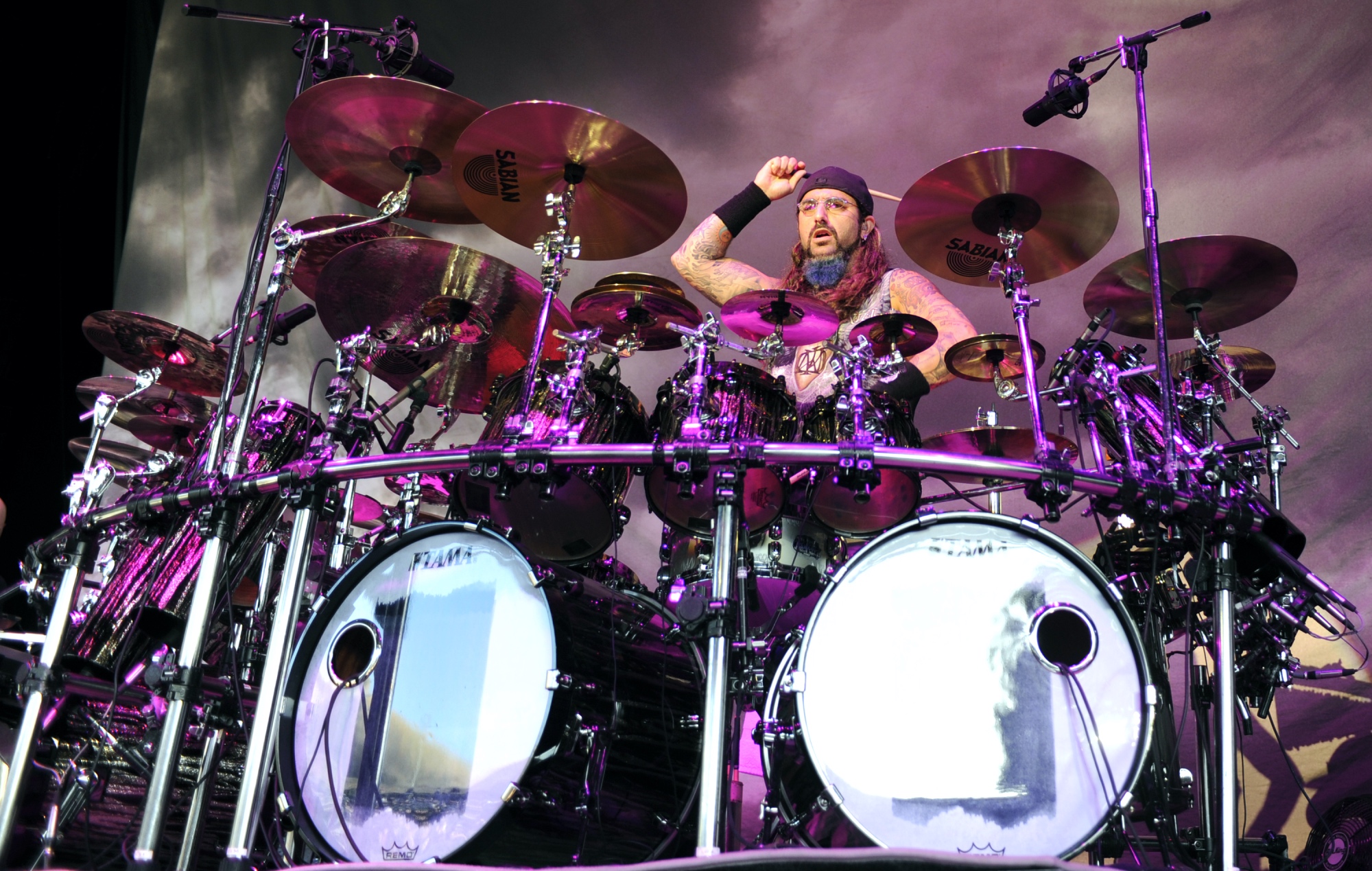 Mike Portnoy joue un concert avec Dream Theater seulement une demi-heure après avoir appris la mort de sa sœur