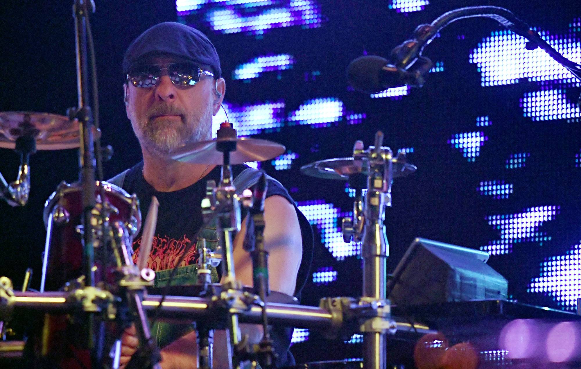 Primus annonce le départ « sous le choc » du batteur Tim Alexander