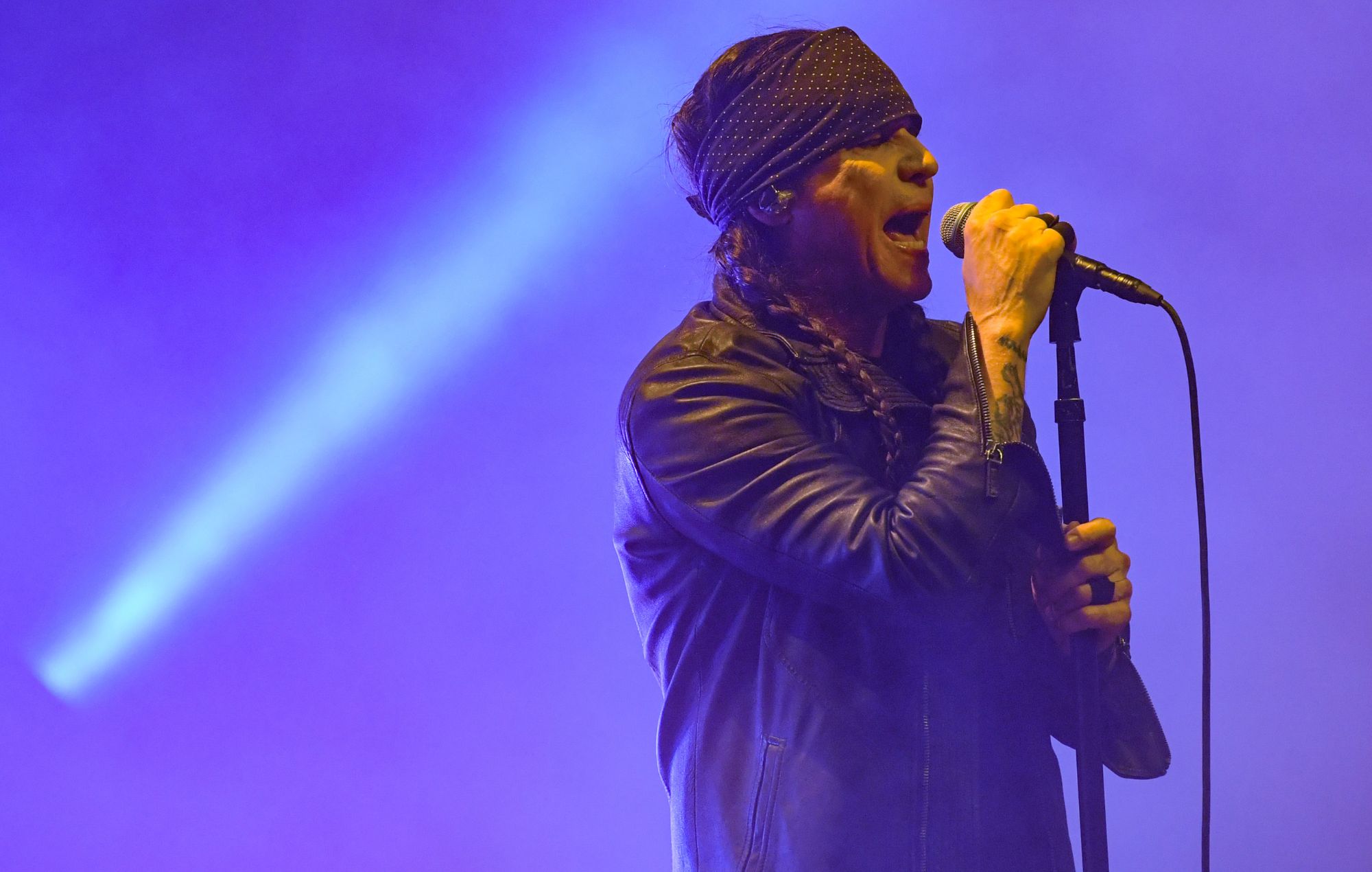 Ian Astbury se produit en 2023.