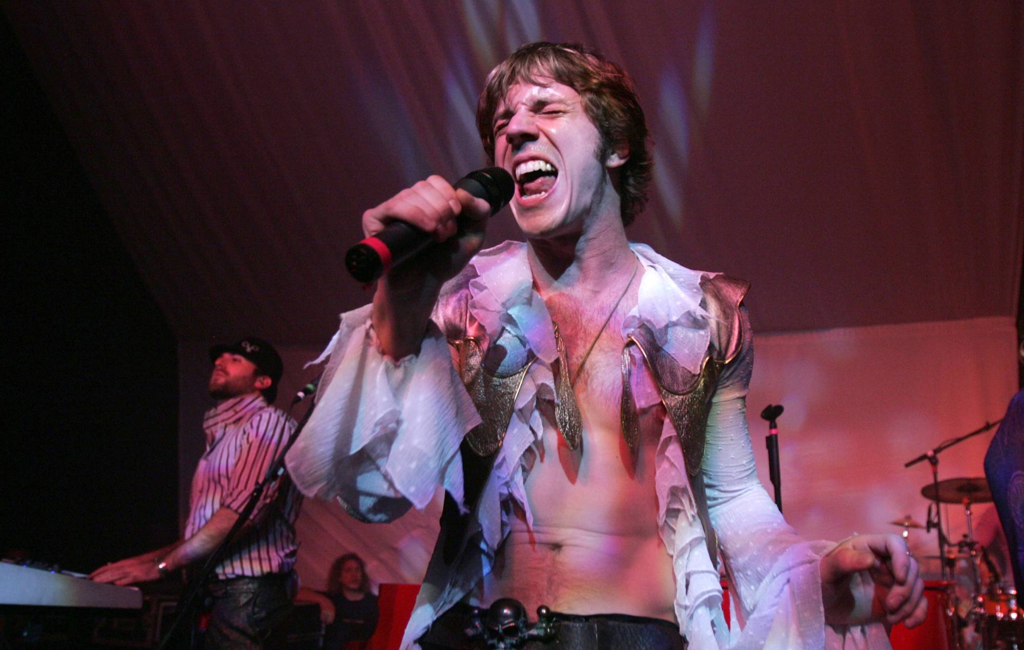 Scissor Sisters en tournée de retrouvailles, une collaboration de Susan Boyle, étiquetée comme un "groupe gay"