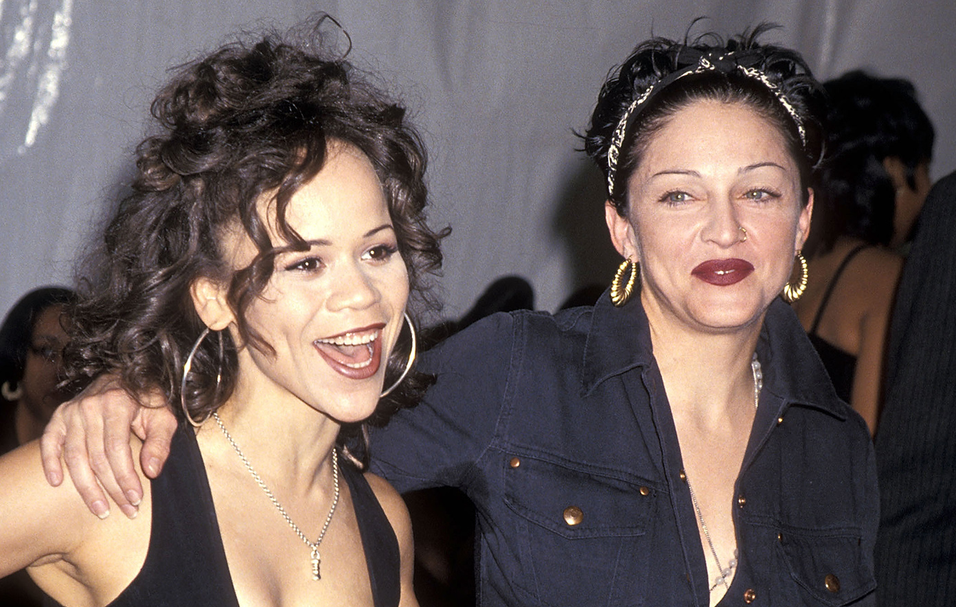 Rosie Perez explique comment Madonna lui a demandé de la "mettre en contact" avec Tupac