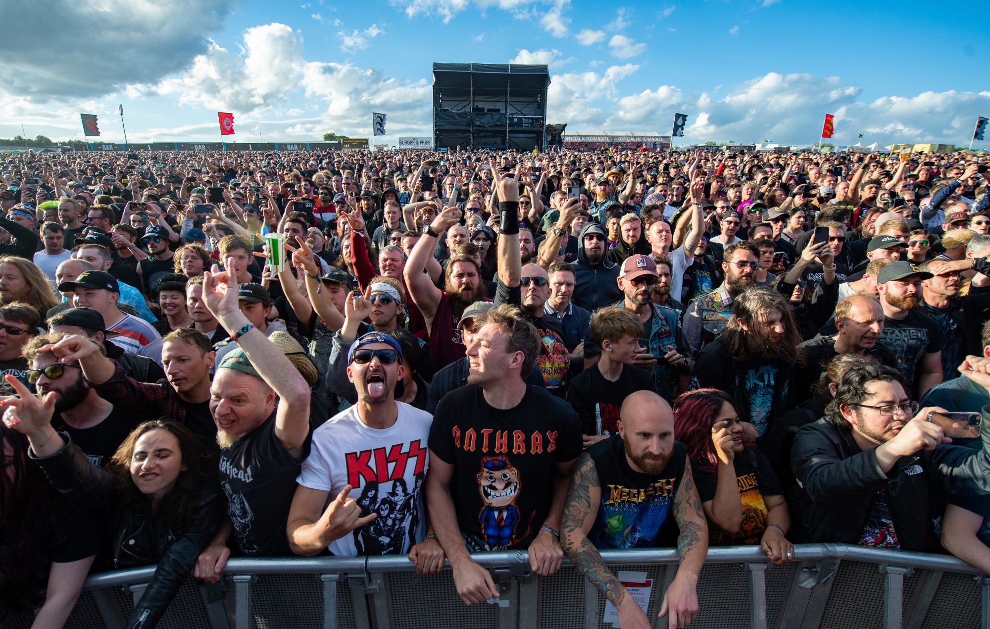 Vue générale des festivaliers au Download Festival