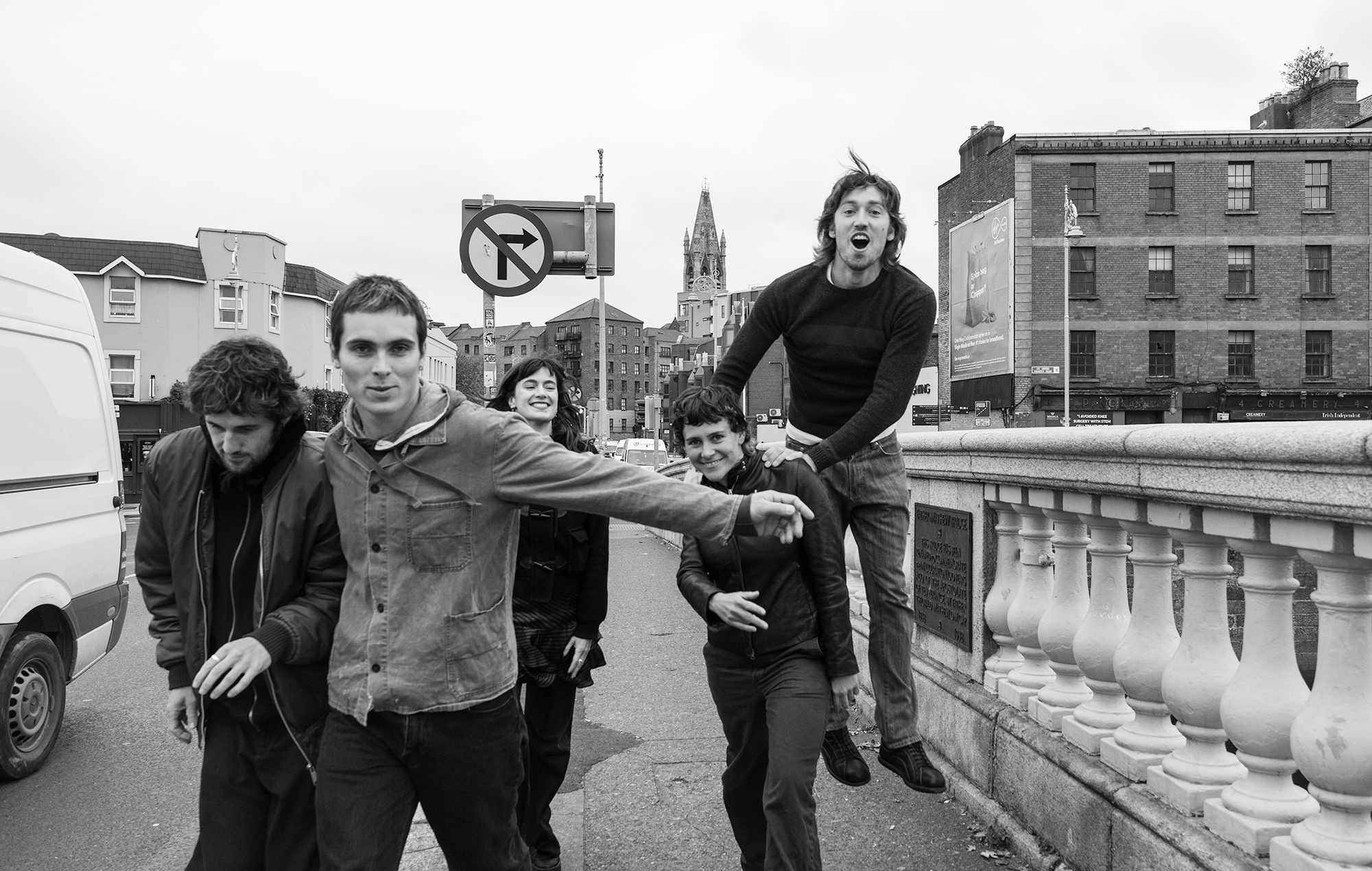 Floodlights annonce l'album "Underneath" avec le single "Cloud Away"