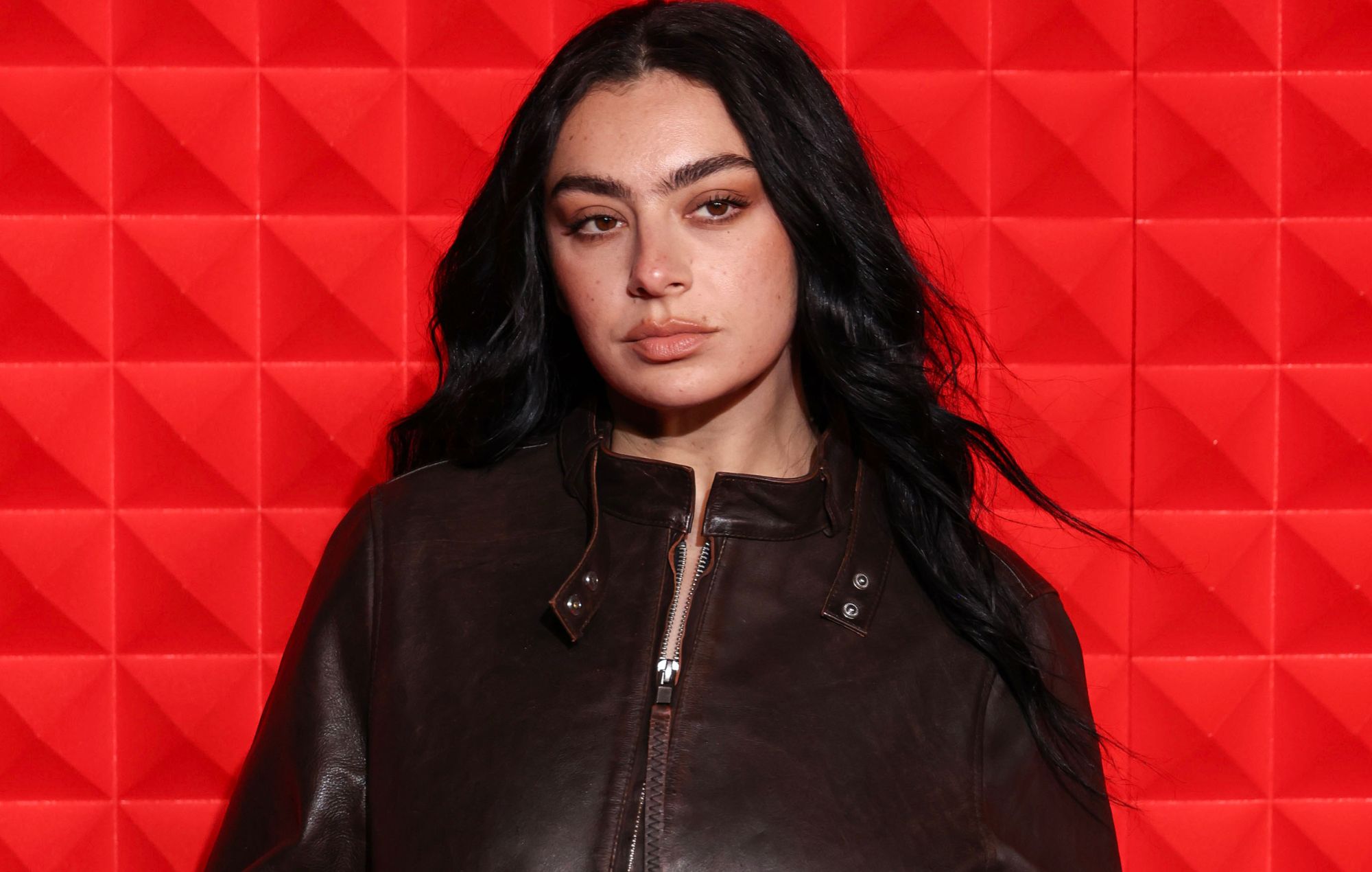Charli XCX annonce d'immenses shows pour l'été 2025 à Belfast et Dublin