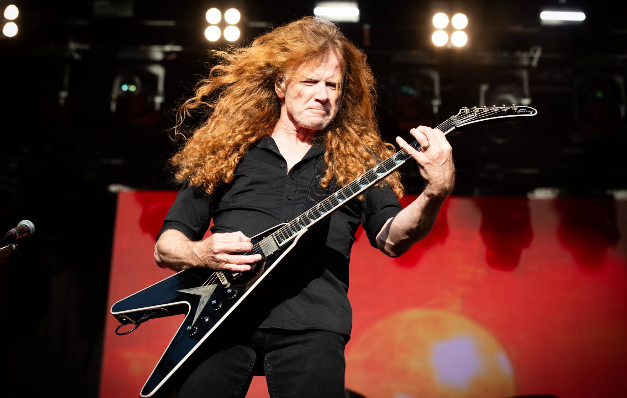 Dave Mustaine de Megadeth est sorti d'une opération au cou après que le manager de Metallica l'ait insulté