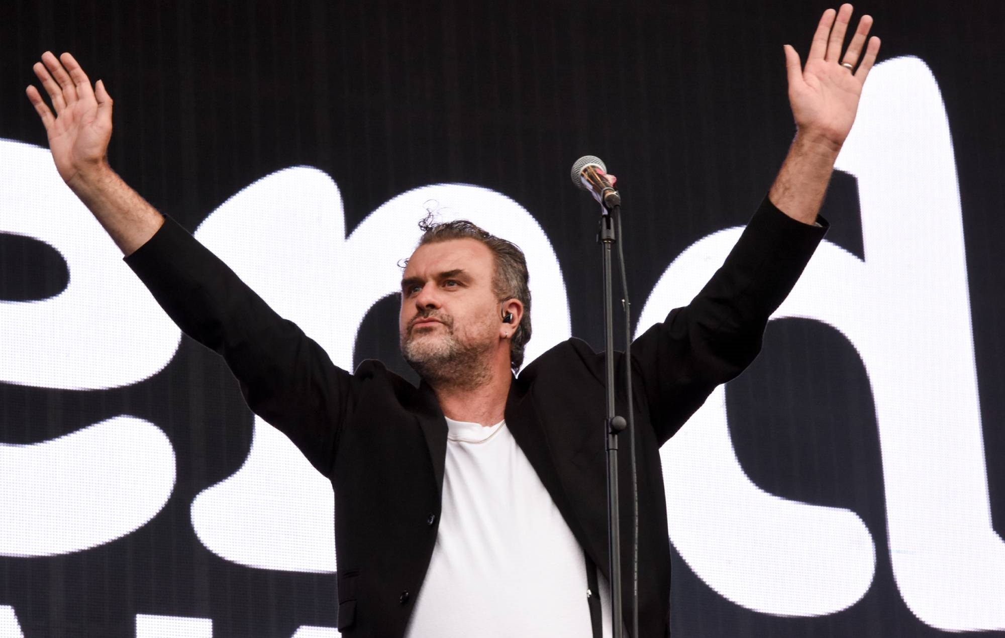 Reverend & The Makers partagent un nouveau single caritatif de Noël "Late Night Phonecall" et annoncent un spectacle de retrouvailles