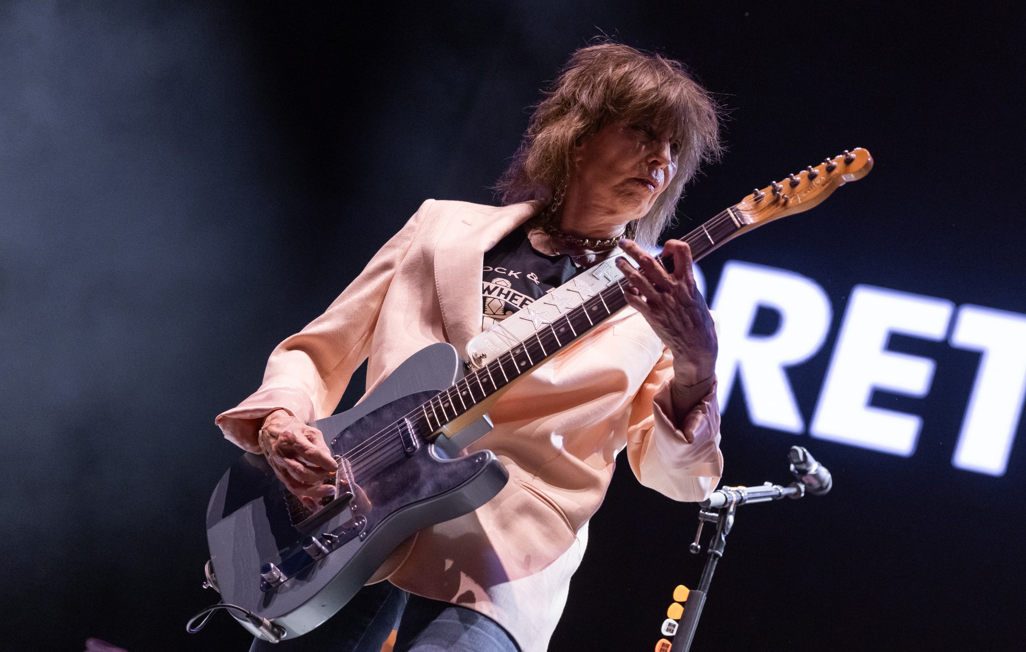 Chrissie Hynde présente des excuses partielles pour les règles qu'elle a fixées pour les spectateurs au premier rang