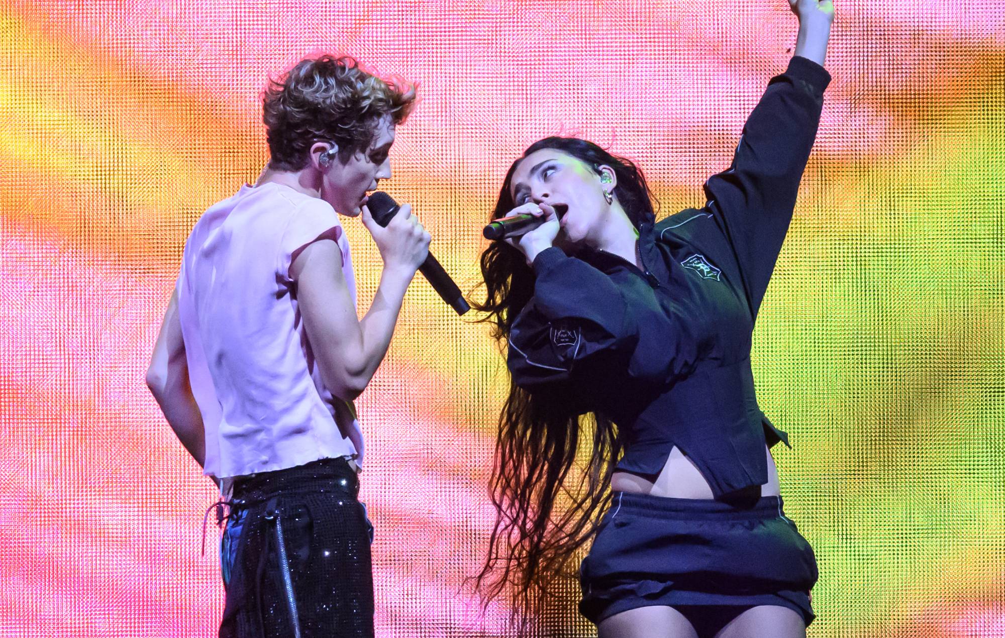 Charli XCX annonce que Troye Sivan la rejoindra pour 'SWEAT PT. 2' au Primavera Sound