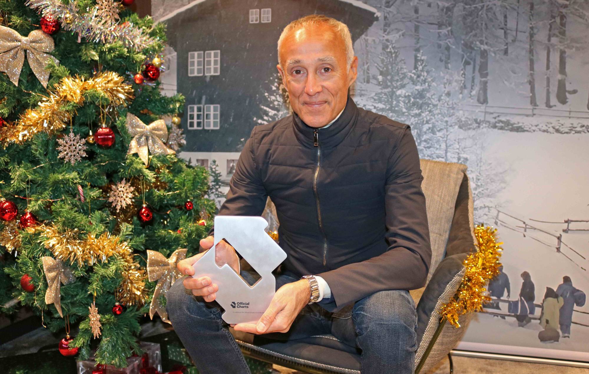 "Last Christmas" de Wham! fait un retour historique au numéro un de Noël au Royaume-Uni à l'occasion du 40e anniversaire du single