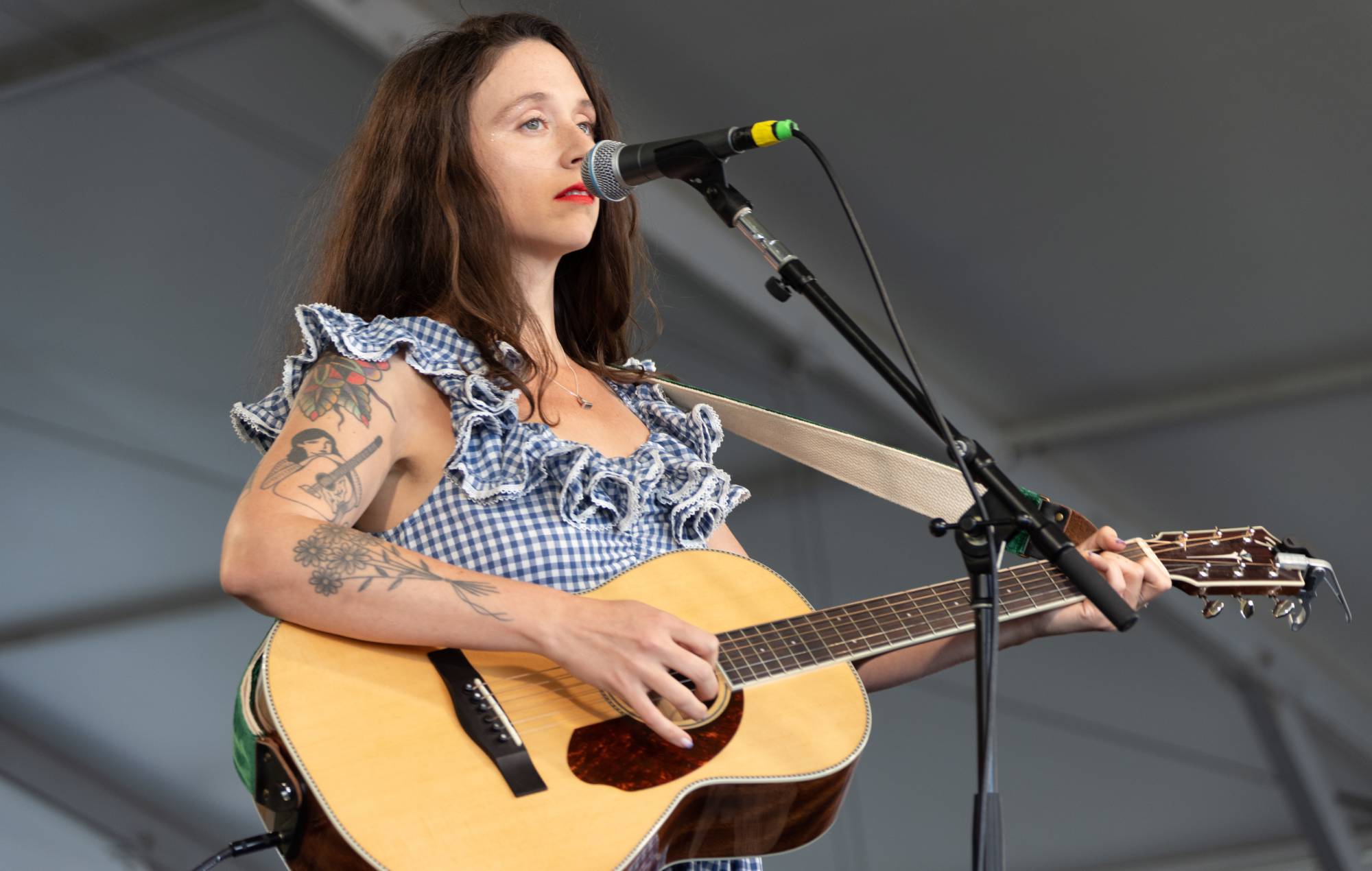 Regardez Waxahatchee se produire au Tiny Desk de NPR pour la première fois en 10 ans