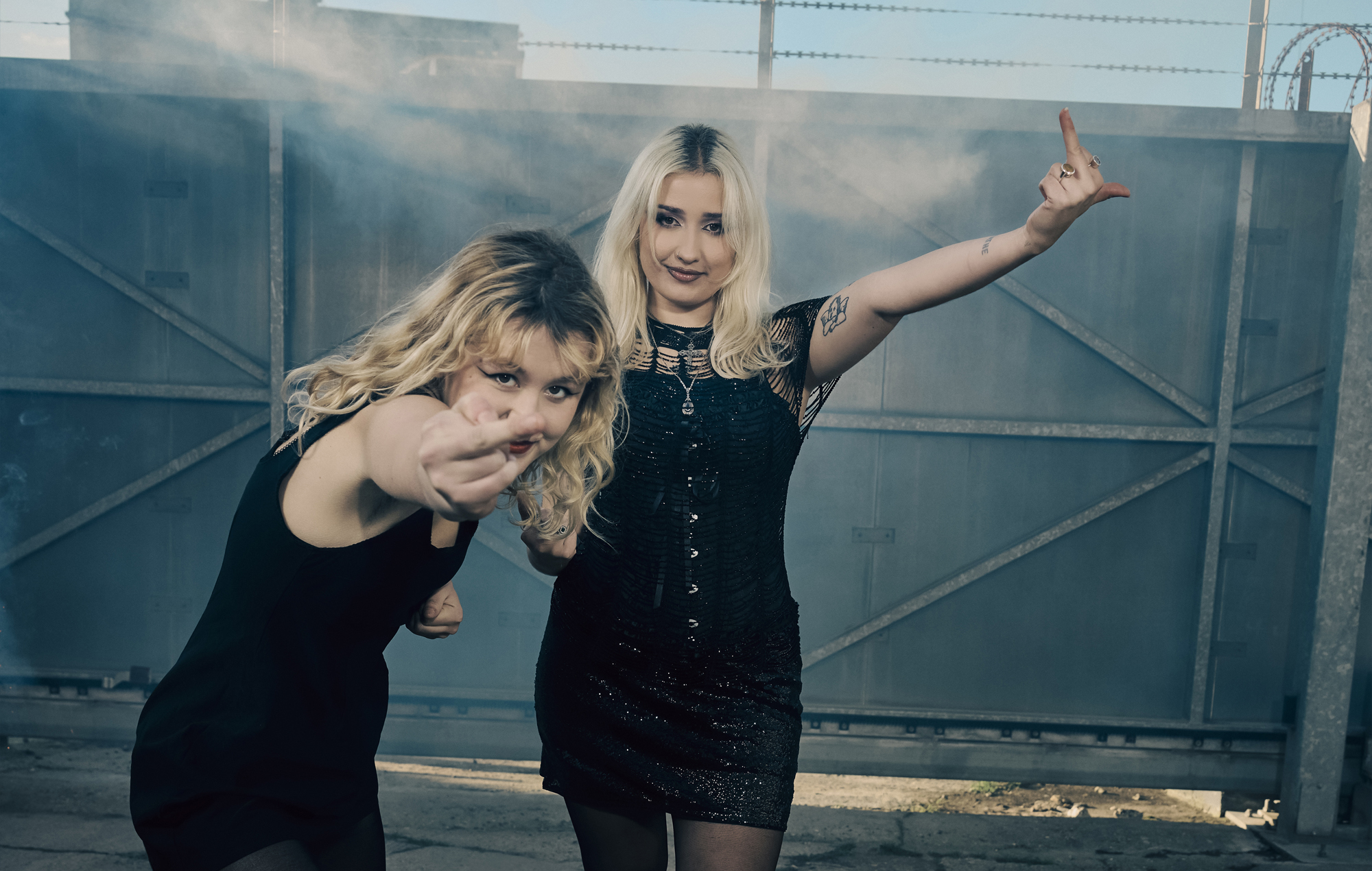 Lambrini Girls – Critique de « Qui a laissé sortir les chiens »