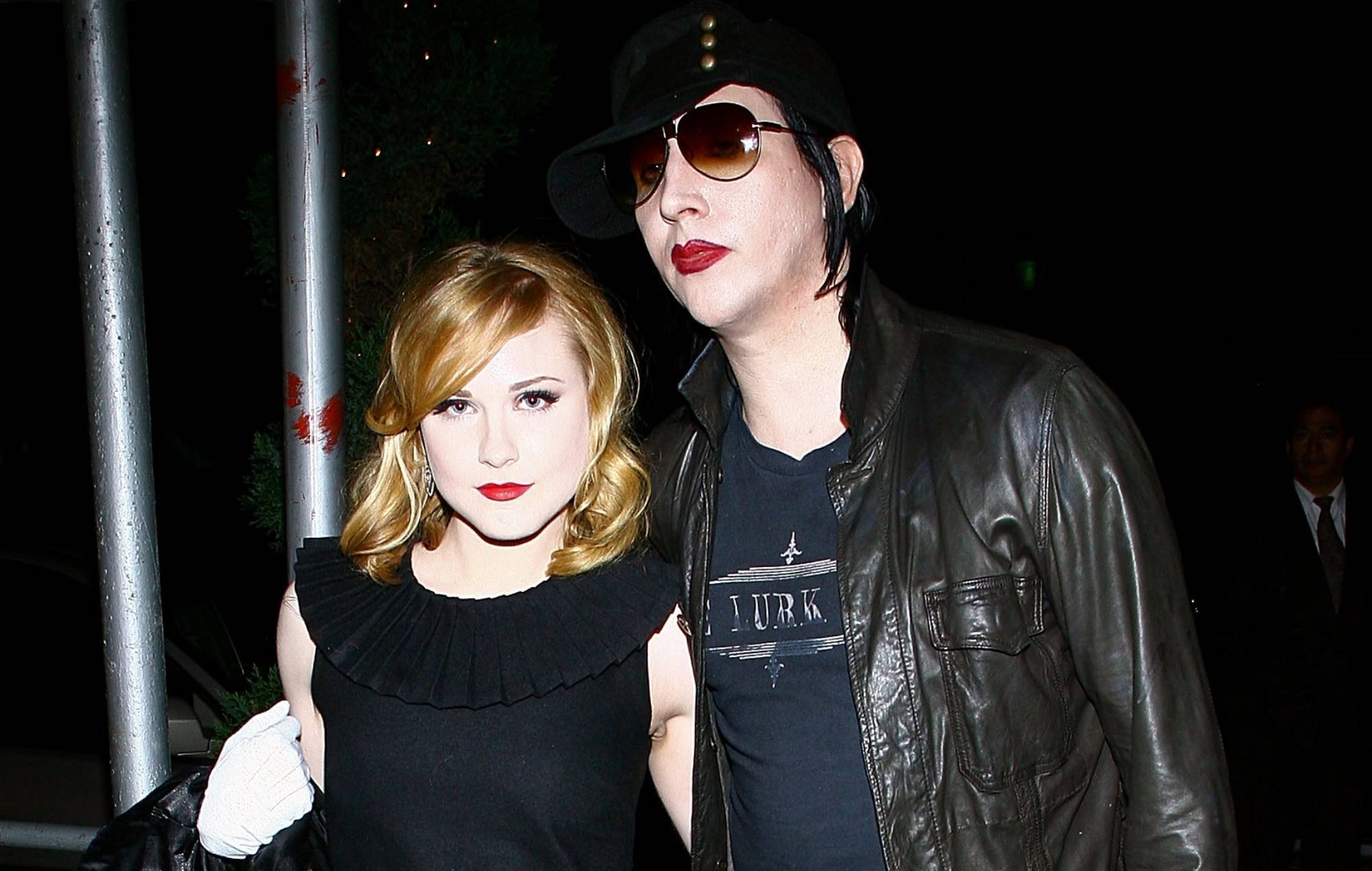 Evan Rachel Wood et Marilyn Manson arrivent pour l'after-party d'une projection spéciale de « Across The Universe » en 2007 à New York. (Photo de Scott Wintrow/Getty Images)