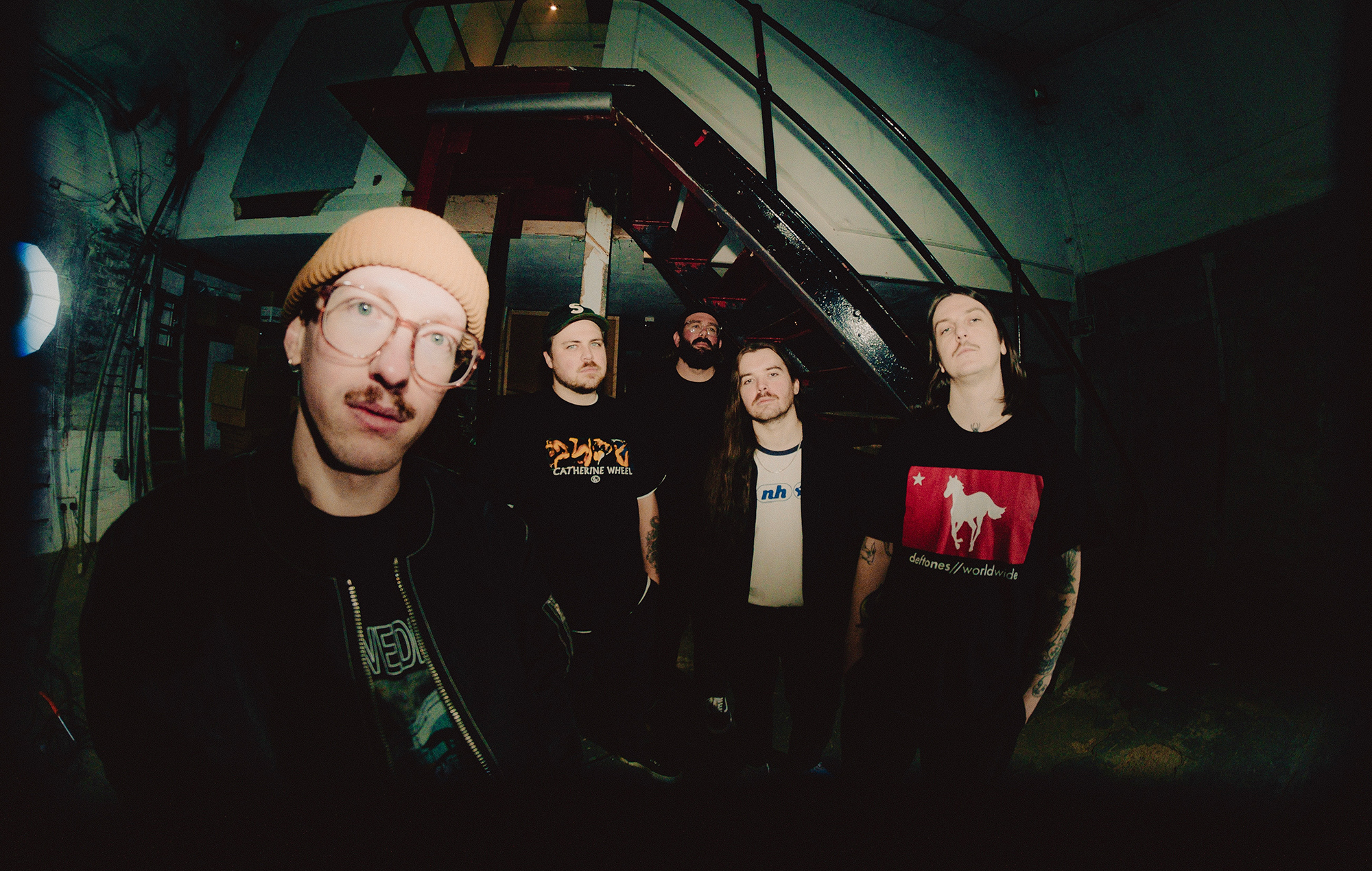 Surdimensionnaires fusionnent Shoegaze et Emo pour expulser leur chagrin