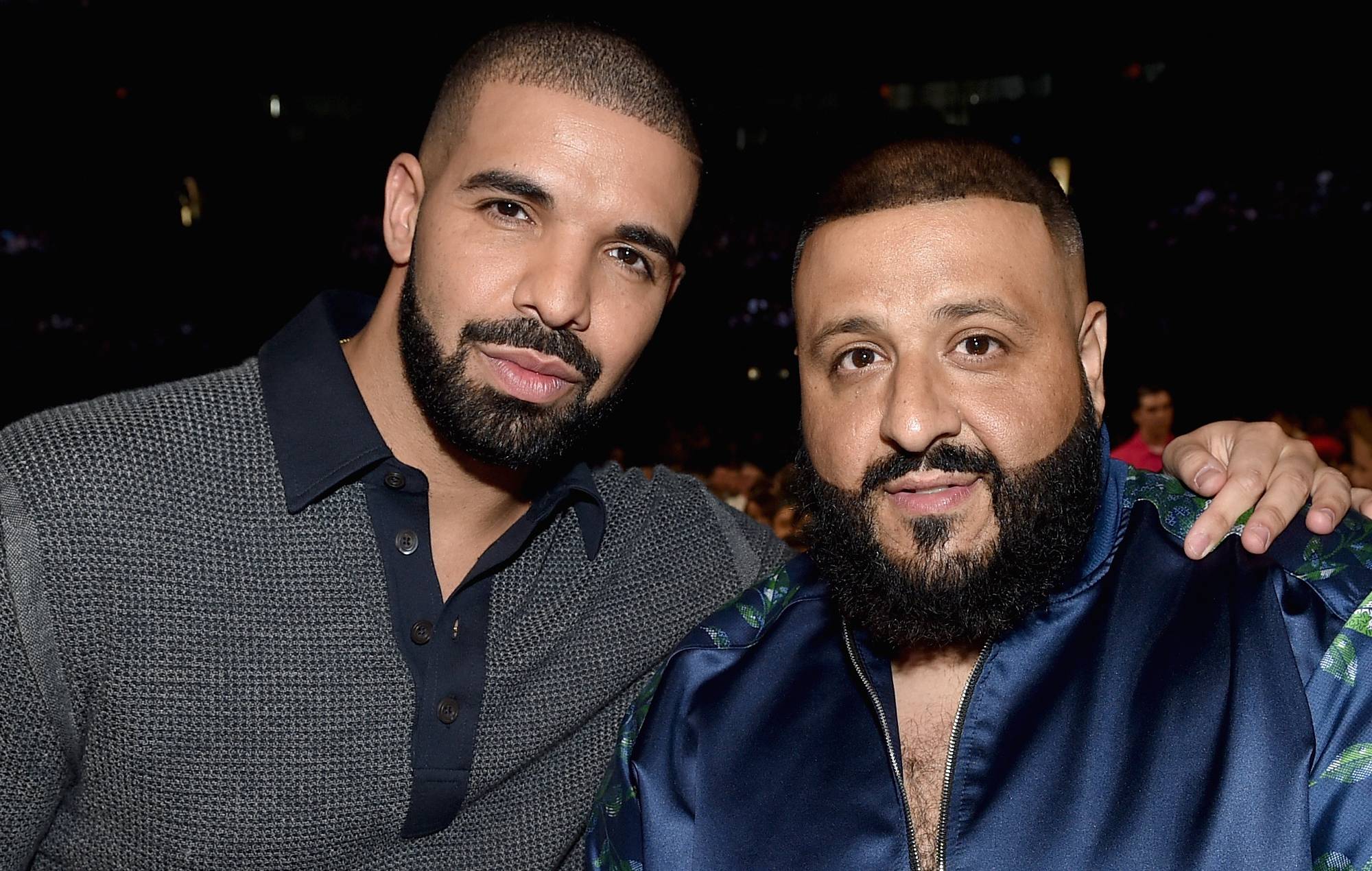 DJ Khaled reçoit la livraison de cercueil "RIP Drake"