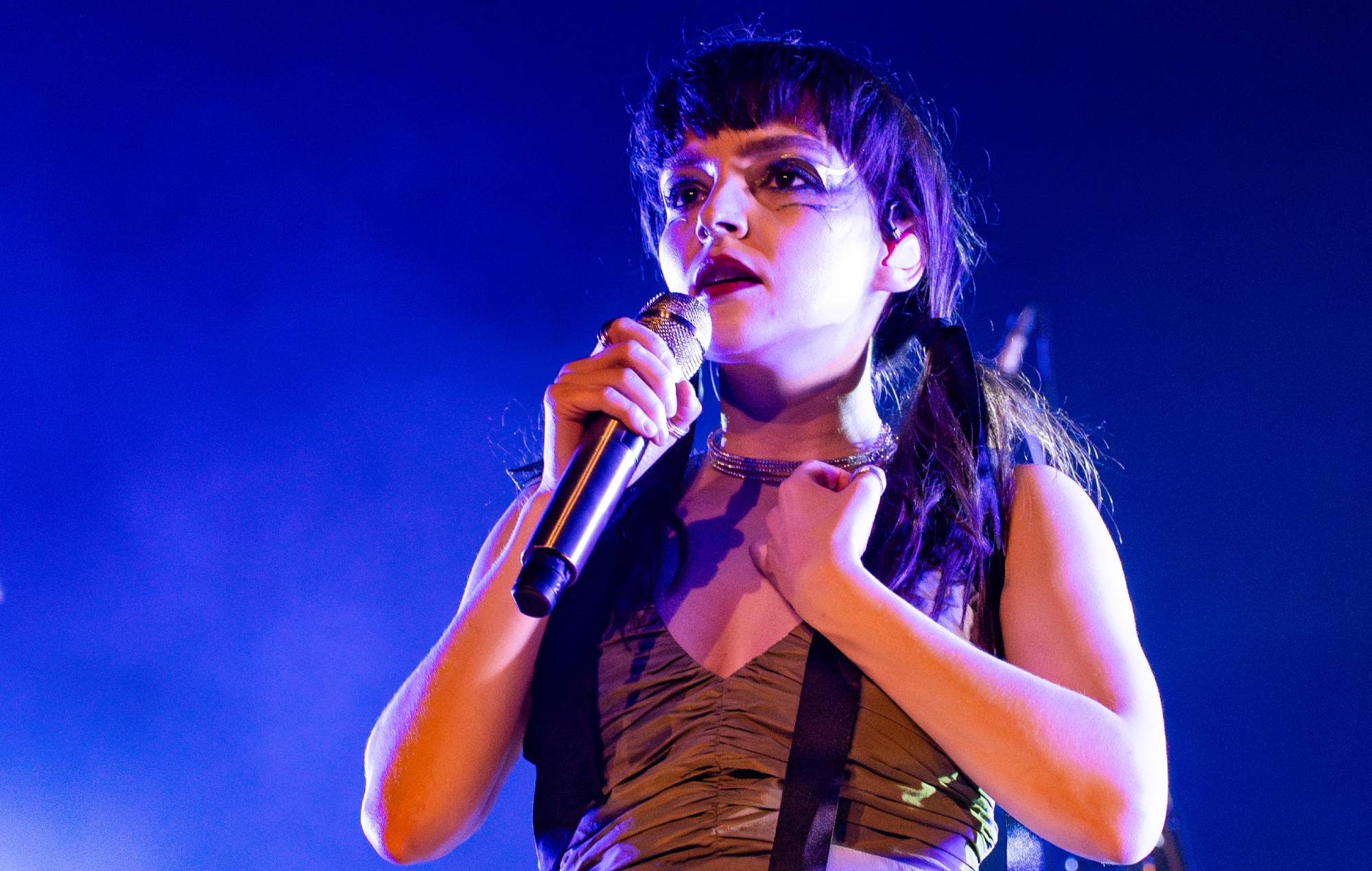 Regardez la tendre couverture tendre de Chvrches de Lauren Mayberry de la «Sypice Sweet Sweet» de la Verve »