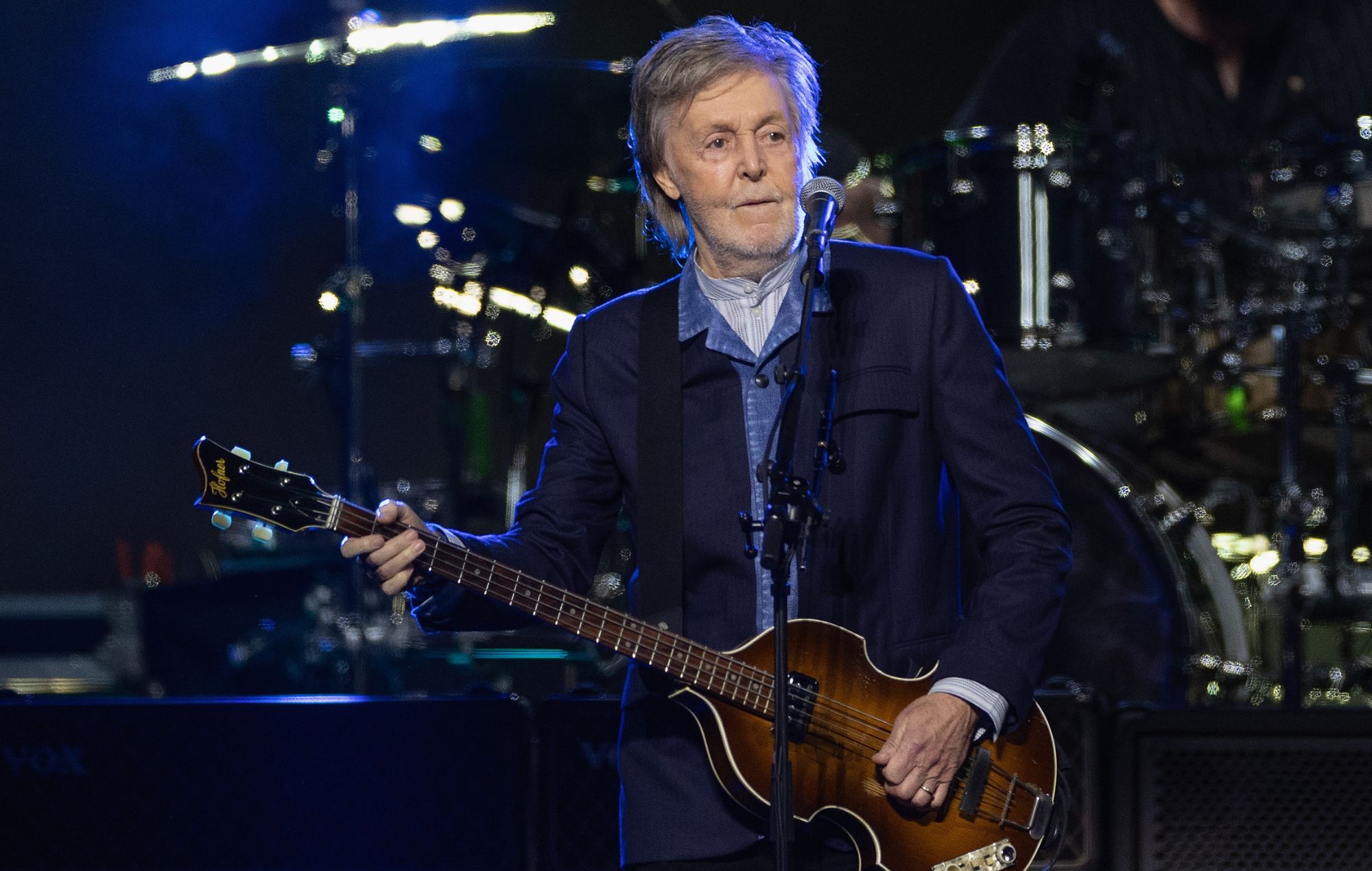 Voici ce que Paul McCartney a joué quand il a "bercé" son minuscule émission de New York hier soir