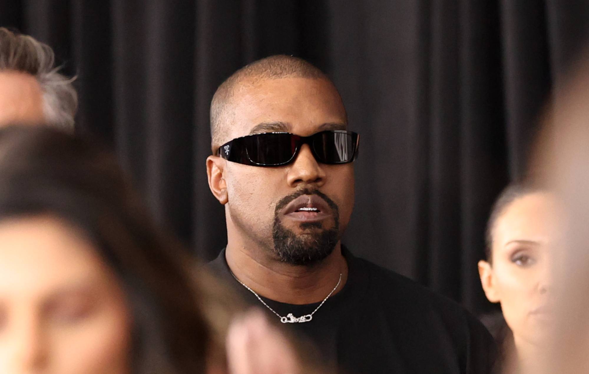 Kanye West règle les poursuites judiciaires des enseignants de l'Académie Donda un mois avant le procès