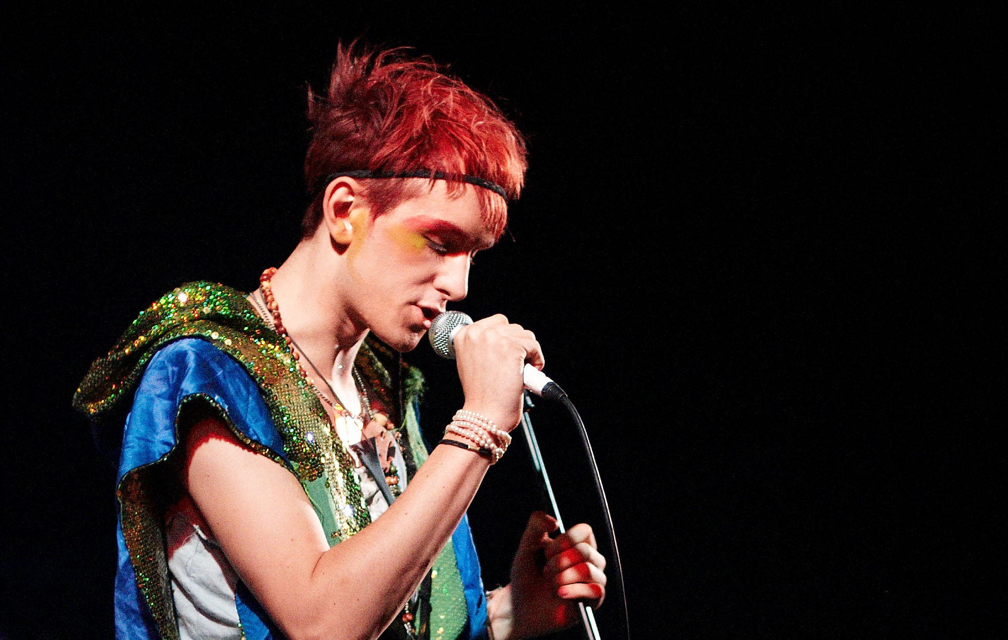 Patrick Wolf se produisant en direct sur scène au Leeds Festival 2007