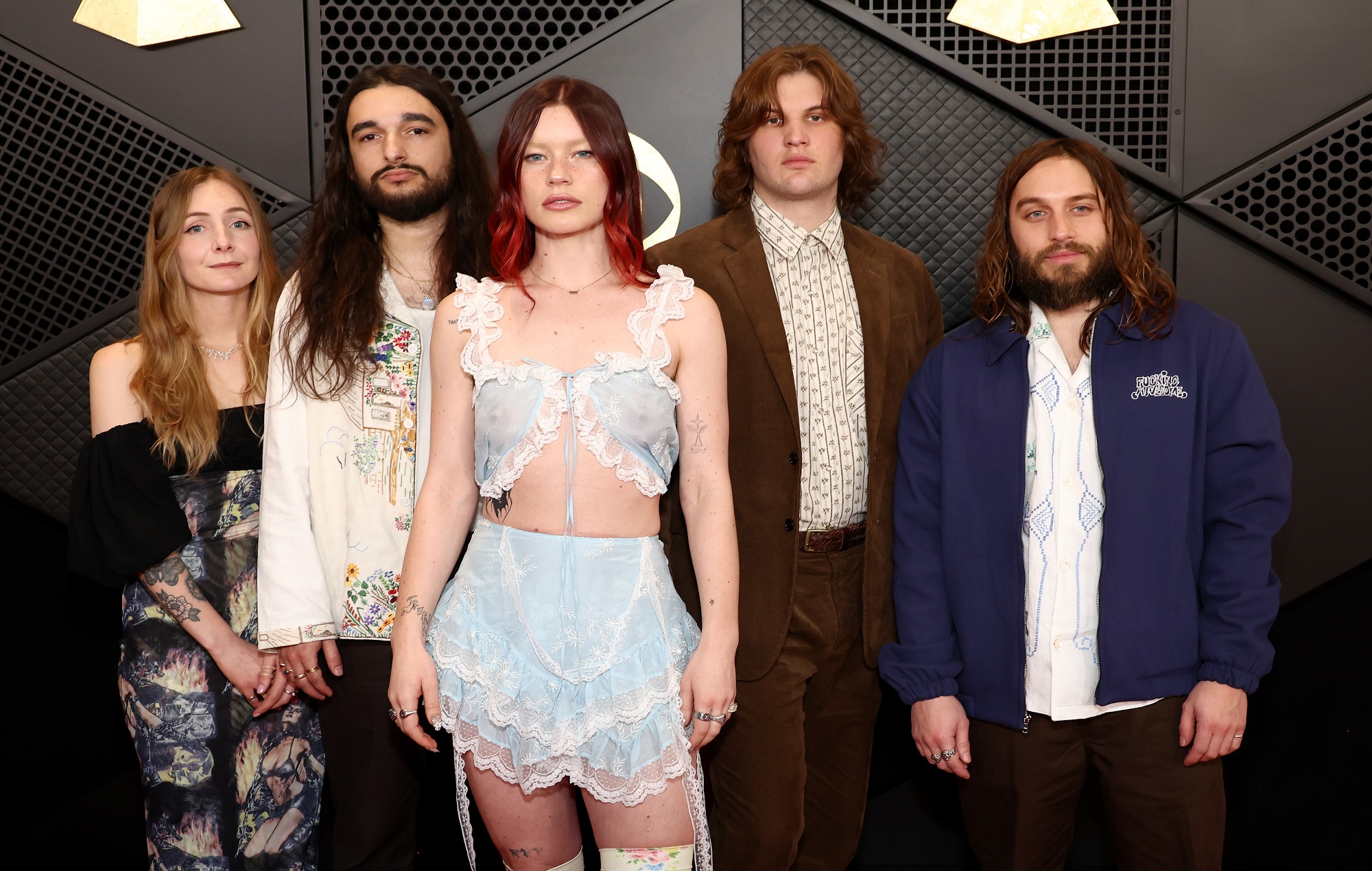 La jambe humide taquine deux concerts britanniques sous le pseudonyme Uma Thurman