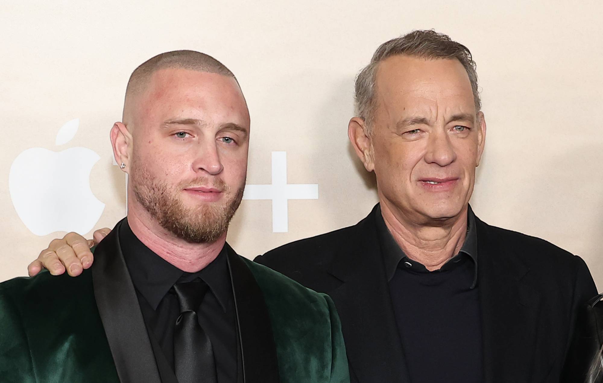 Tom Hanks et Son Chet recréent «Forrest Gump» pour un nouveau clip vidéo