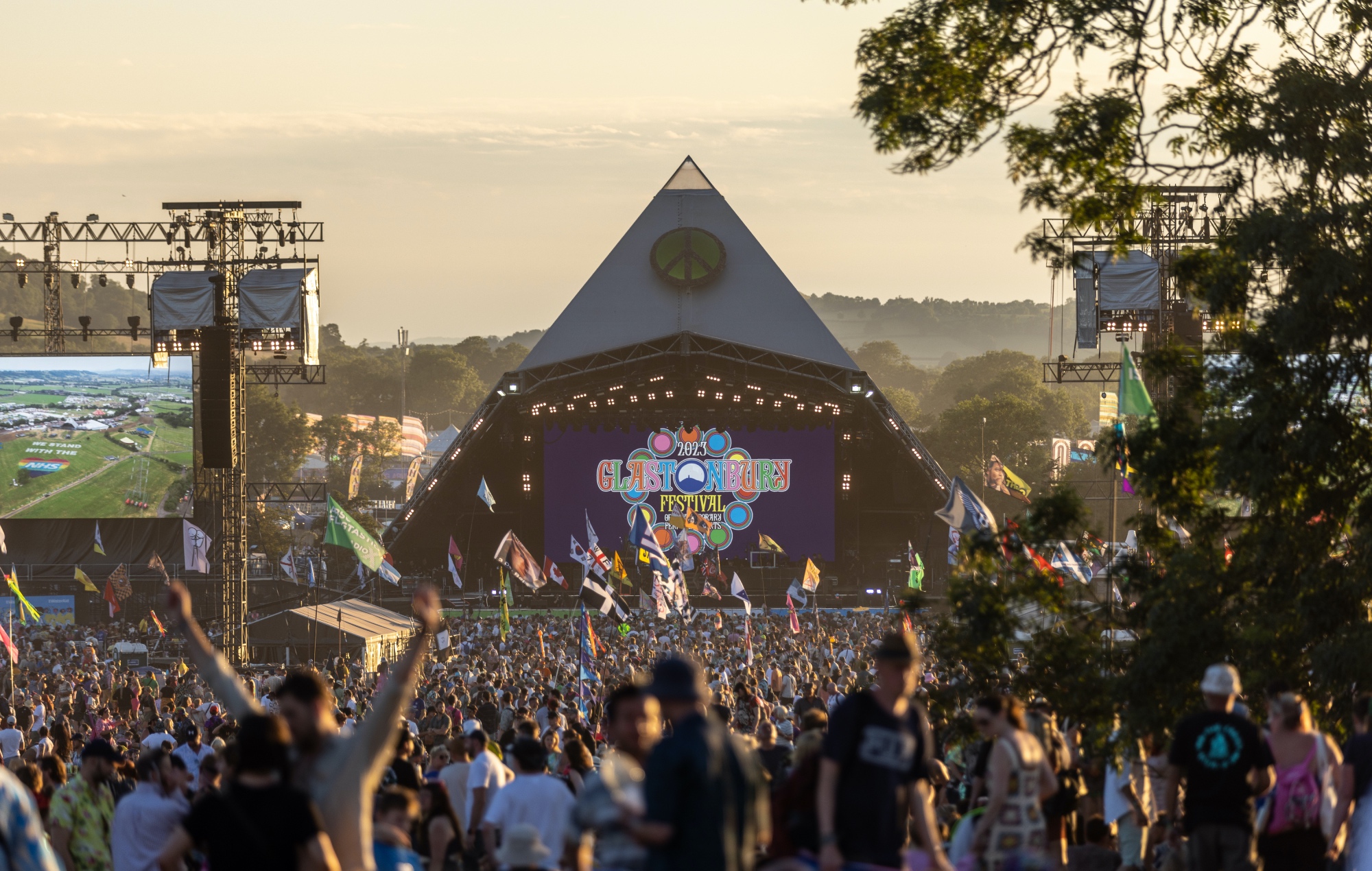 Les fans réagissent à l'annonce de Glastonbury 2025: "Cette programmation est empilée"